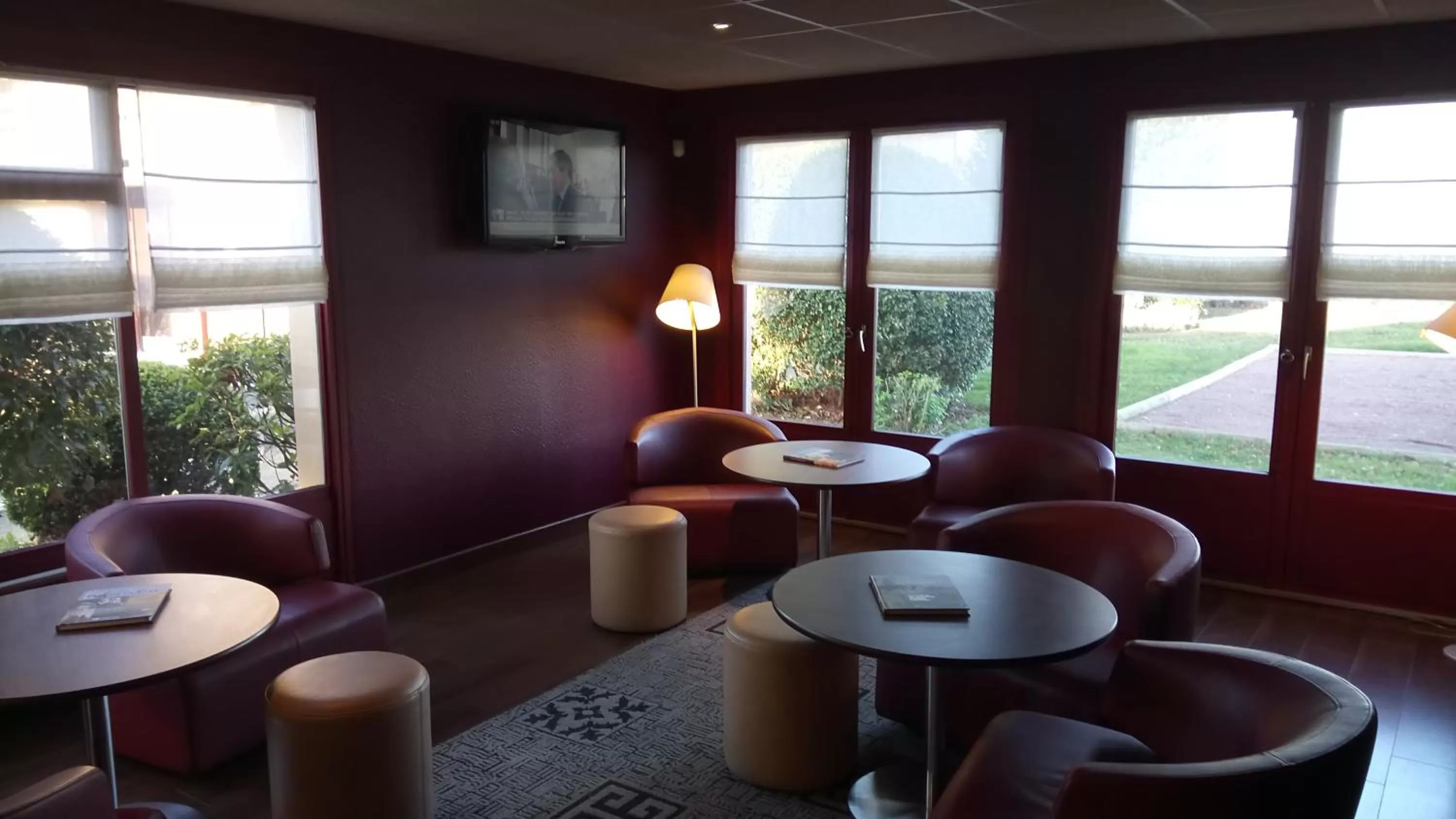 Communal lounge/ TV room in Kyriad Châteauroux - Saint-Maur