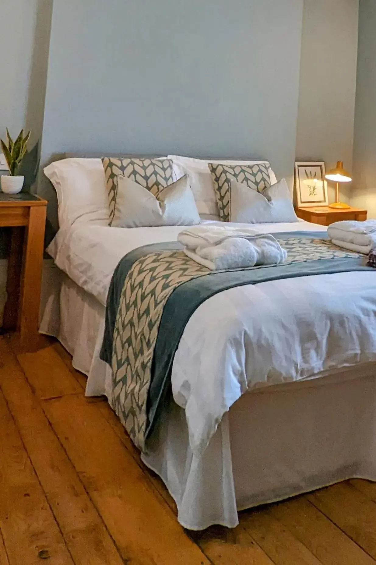 Deluxe Double Room with Shower in Banks Bed & Continental Breakfast Deluxe Double Room with Shower in Banks Bed & Continental Breakfast