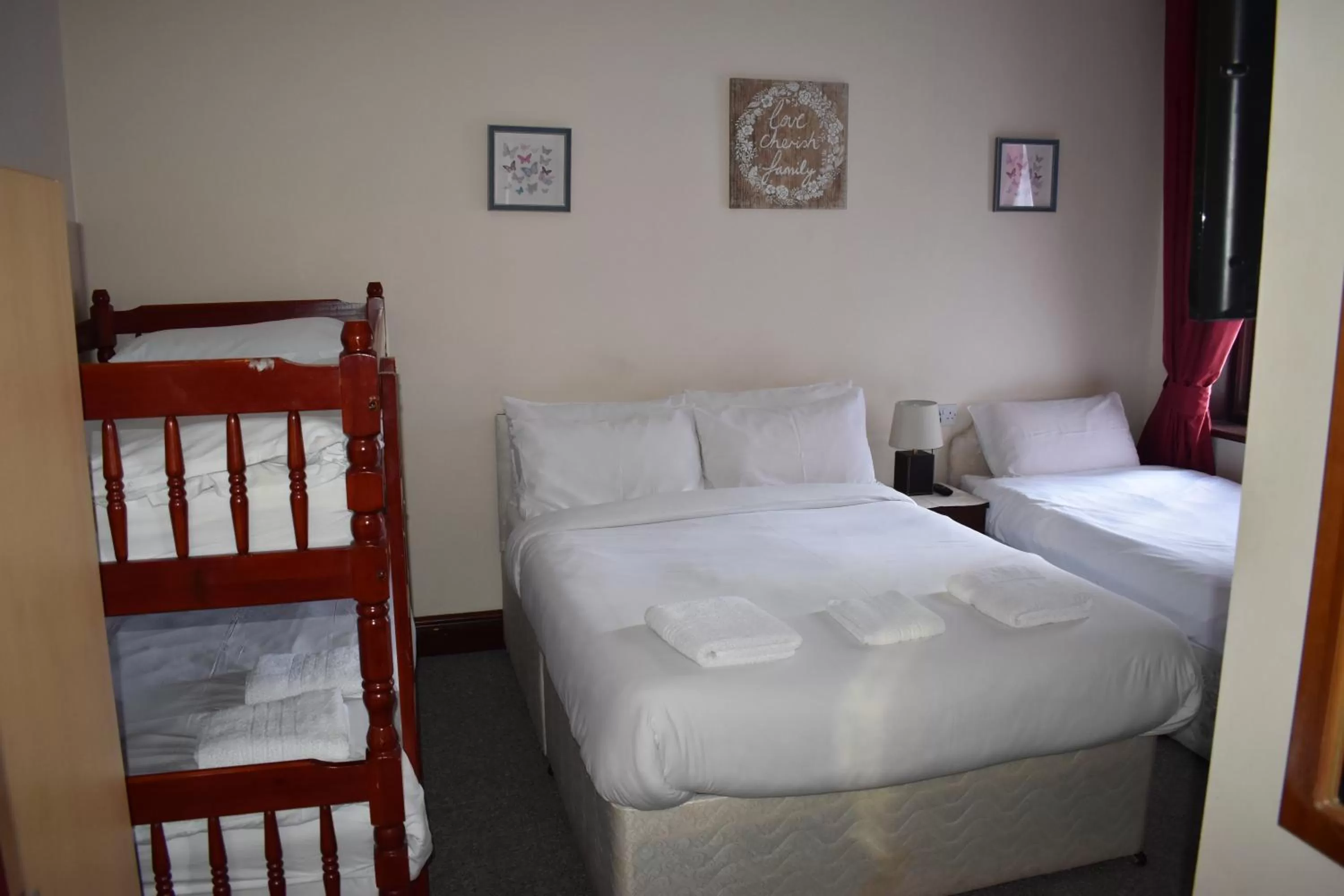 Bed in Lyndhurst Hotel