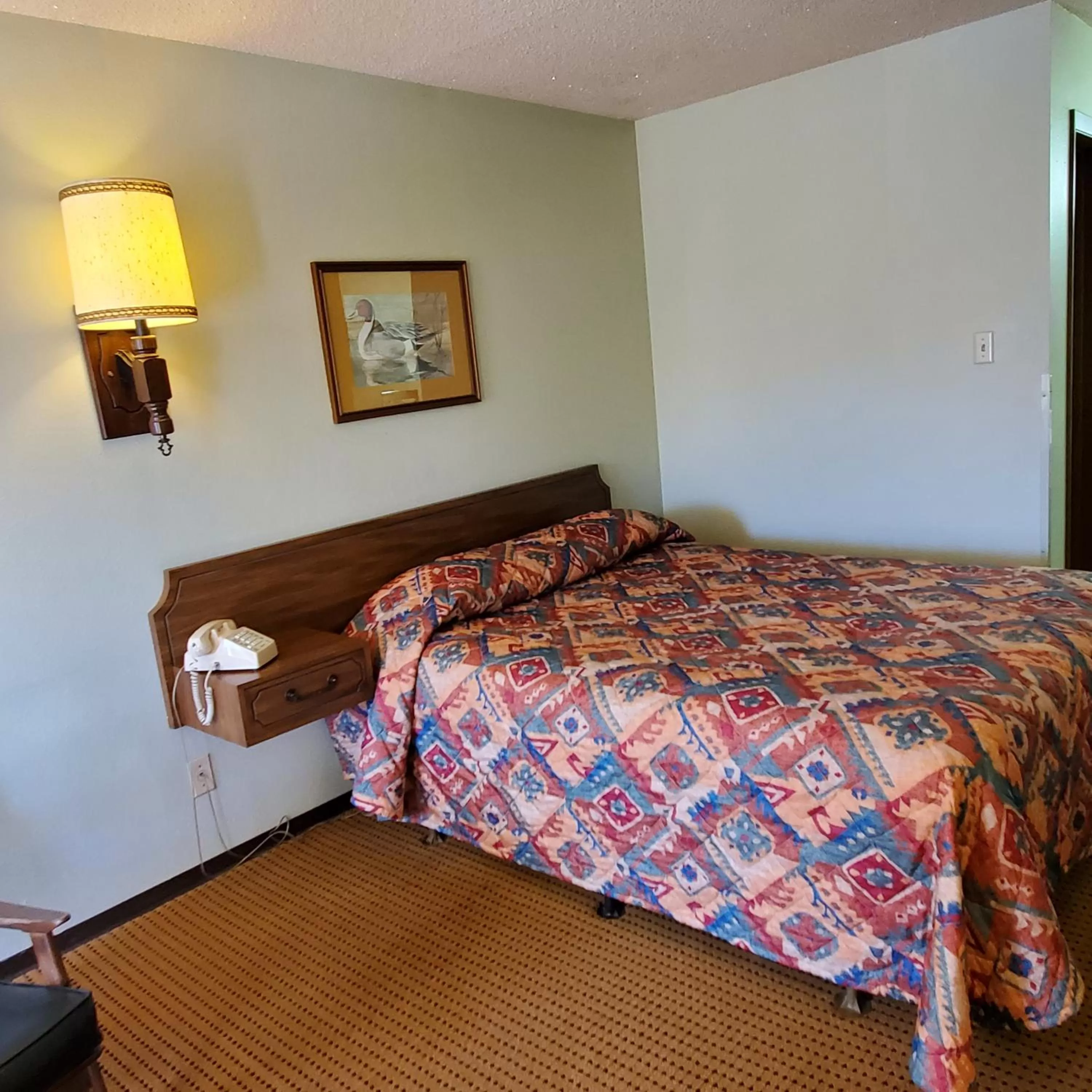 Bed in Robin Hood Motel