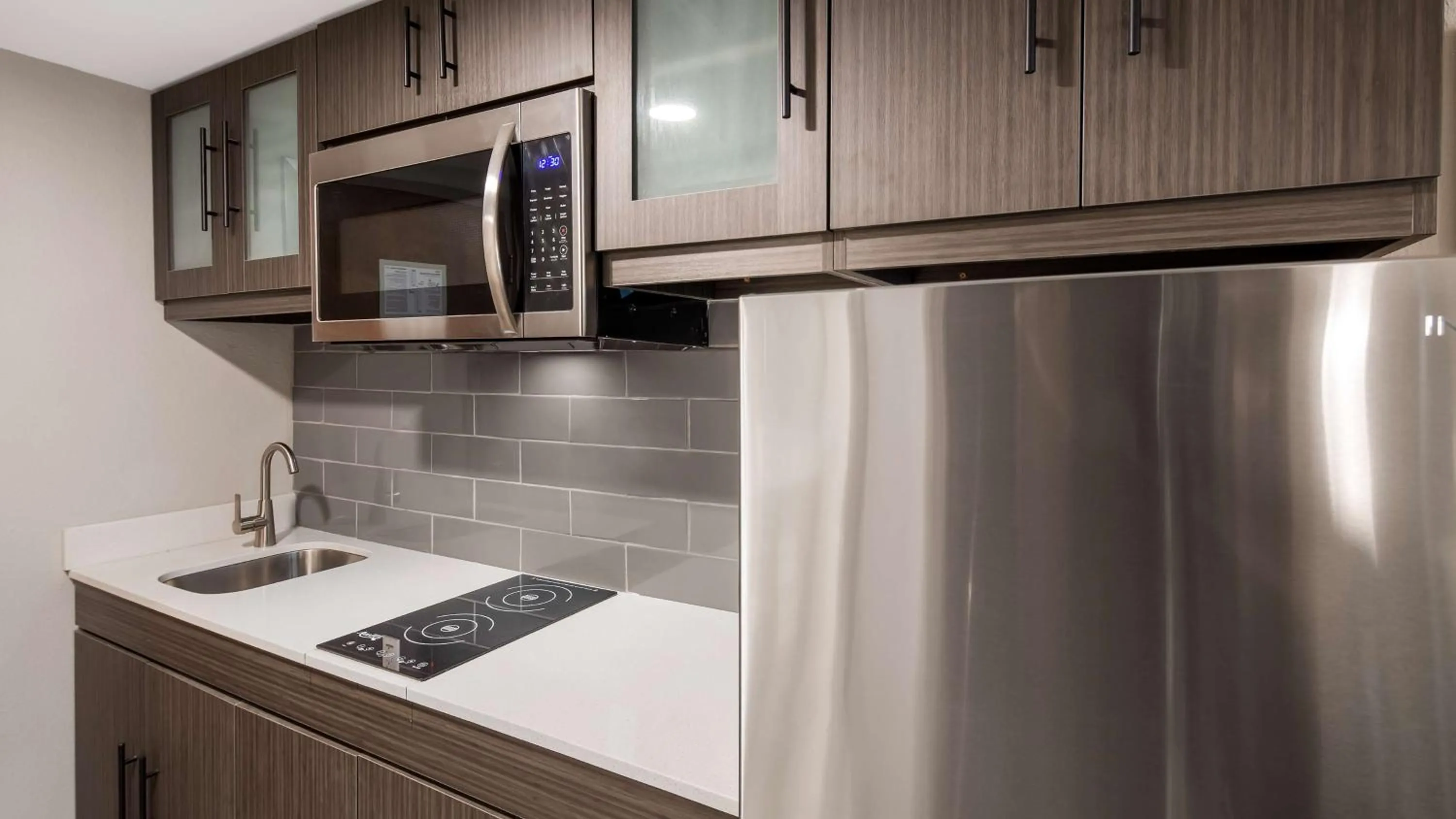 Kitchen or kitchenette in Best Western Plus Executive Residency Nashville
