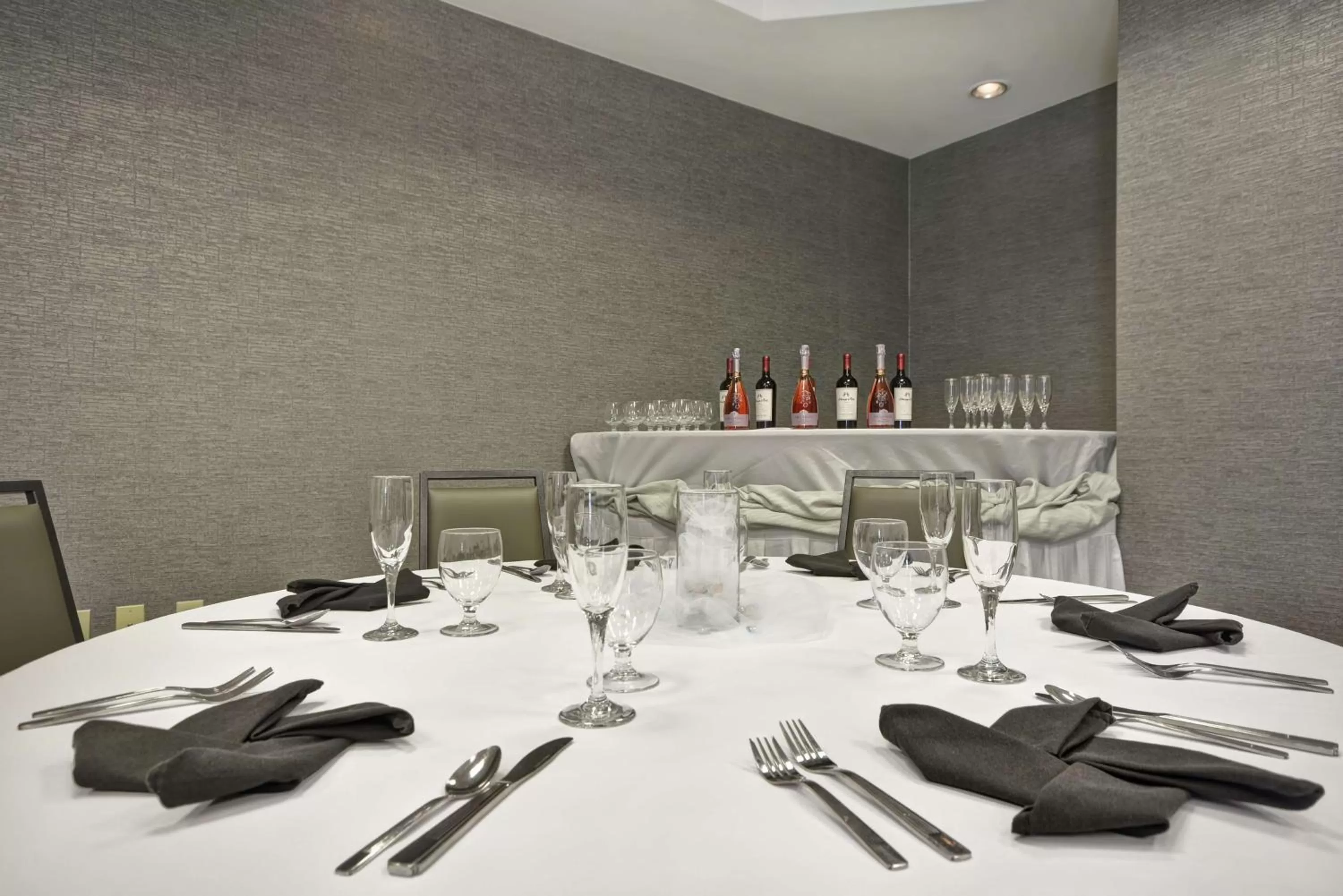 Dining area in Hilton Garden Inn Panama City