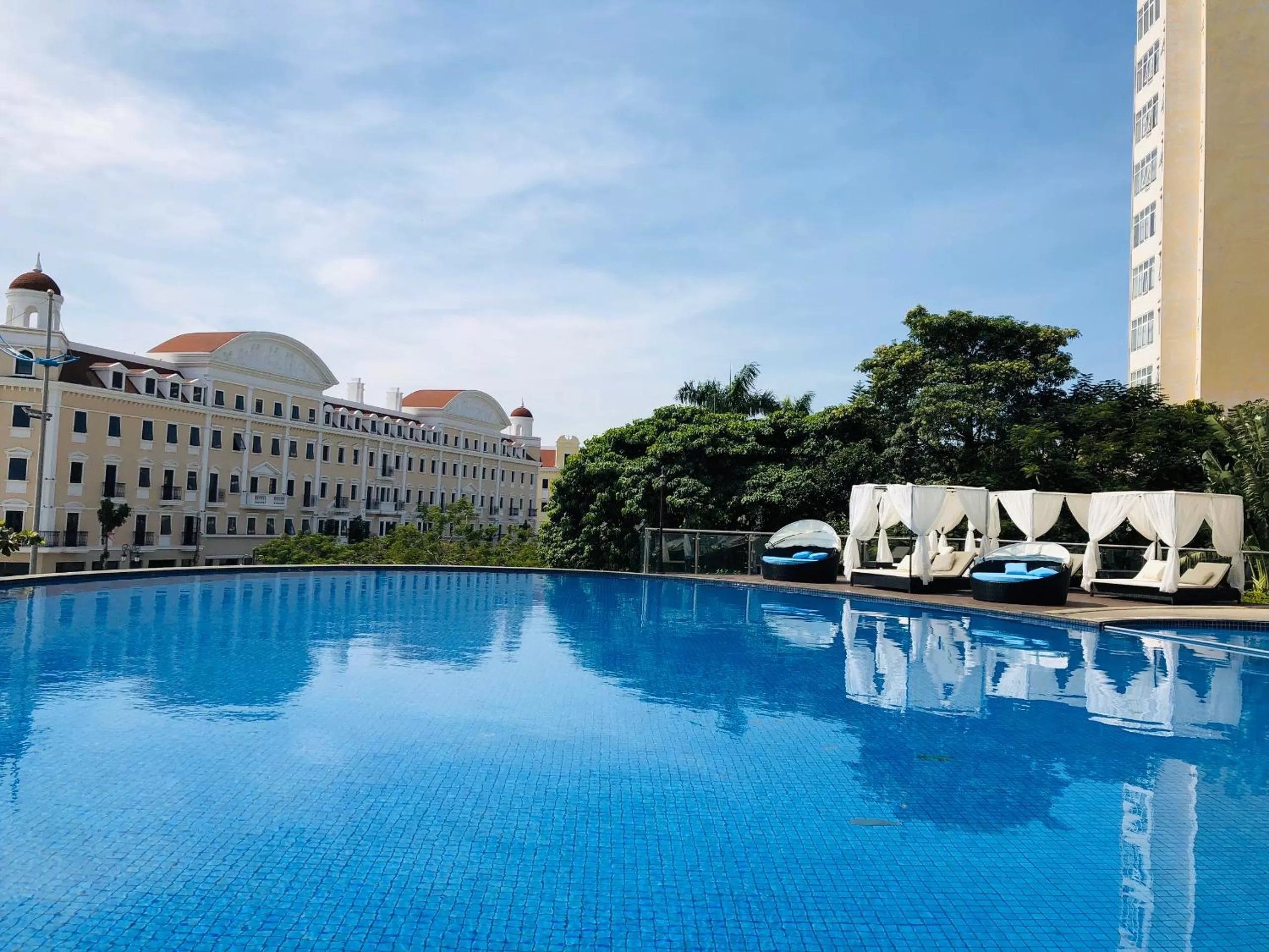 Swimming pool in Novotel Ha Long Bay Hotel