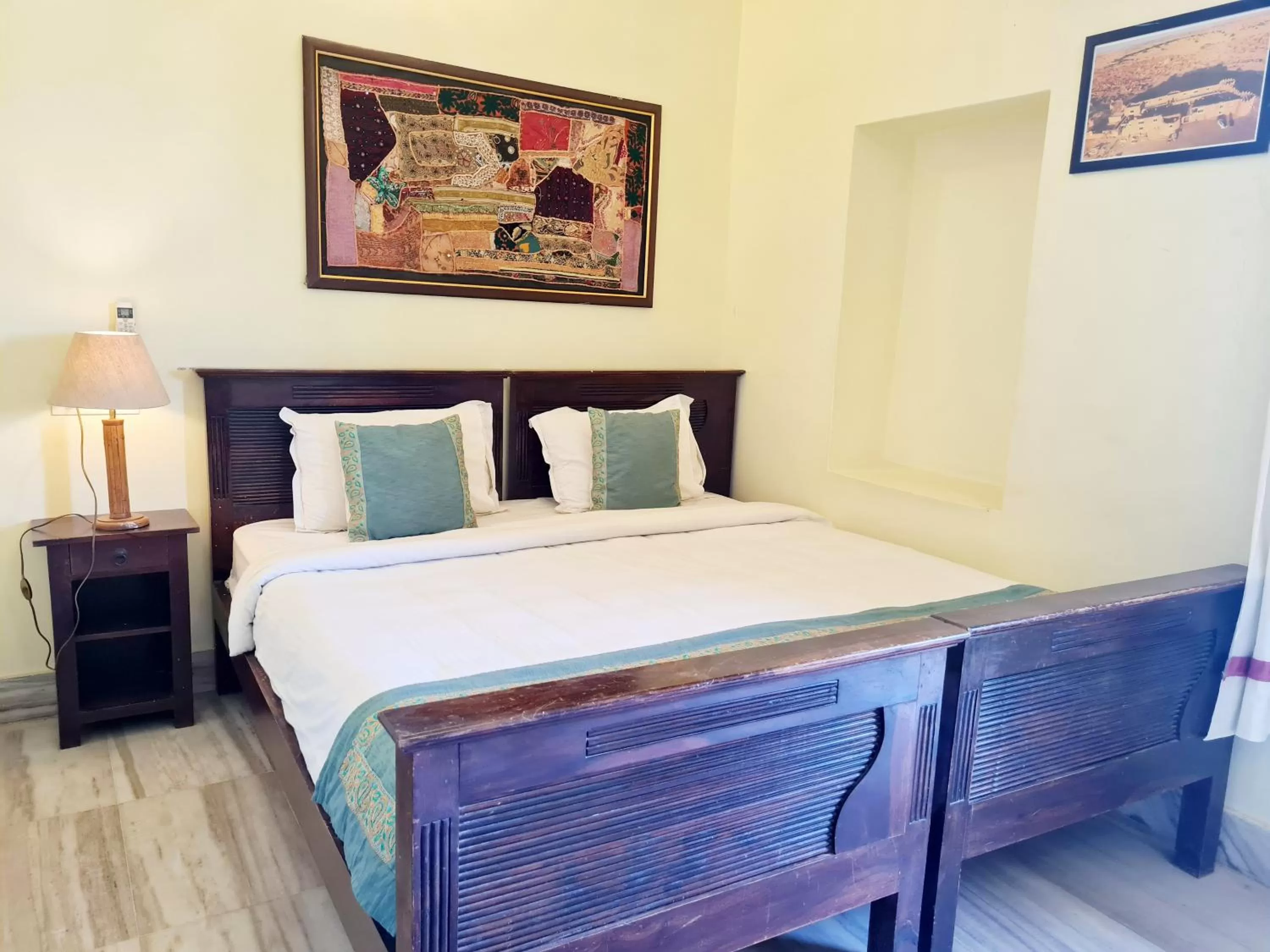 Bed in Hotel Shahi Garh