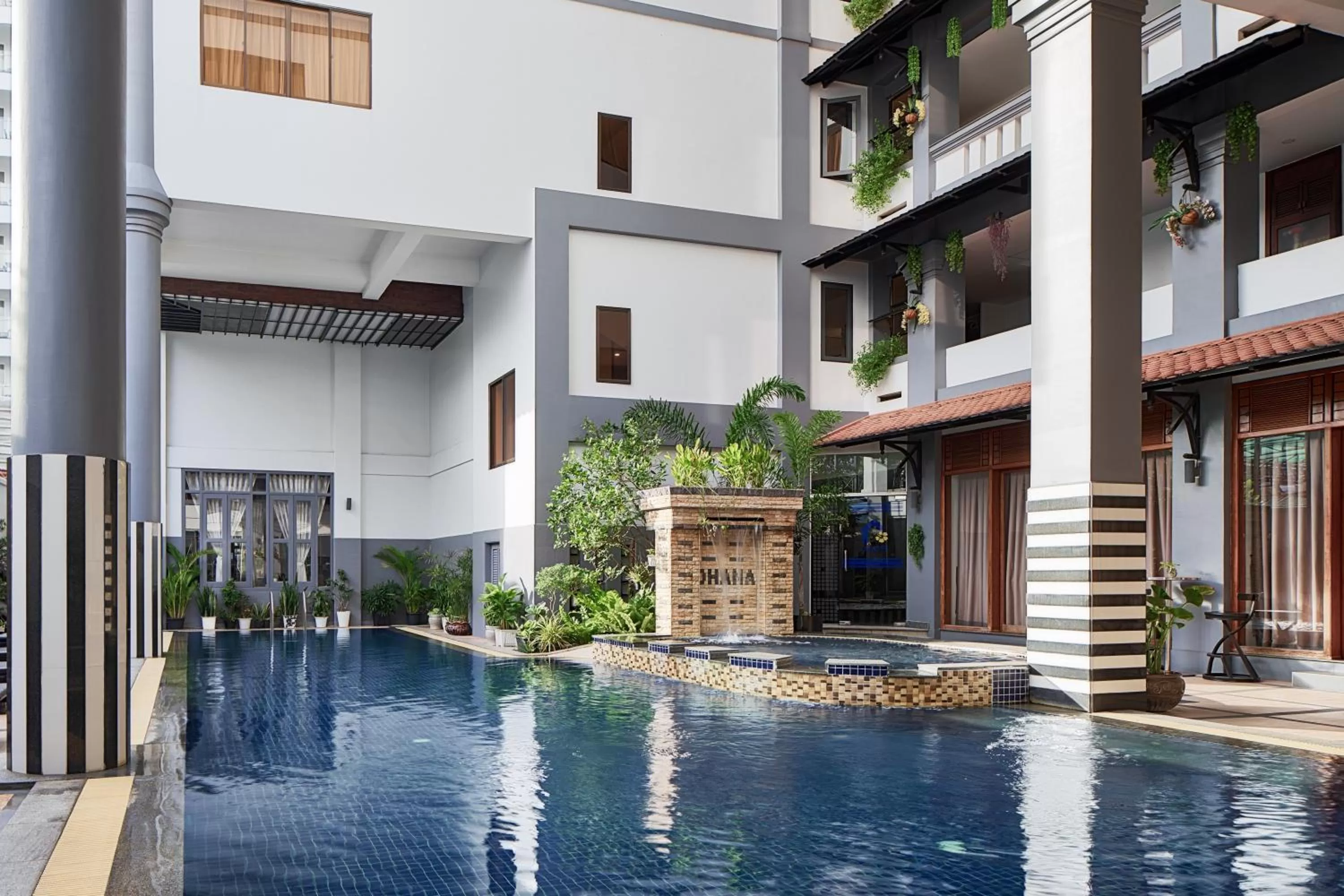 Property building in Ohana Phnom Penh Palace Hotel