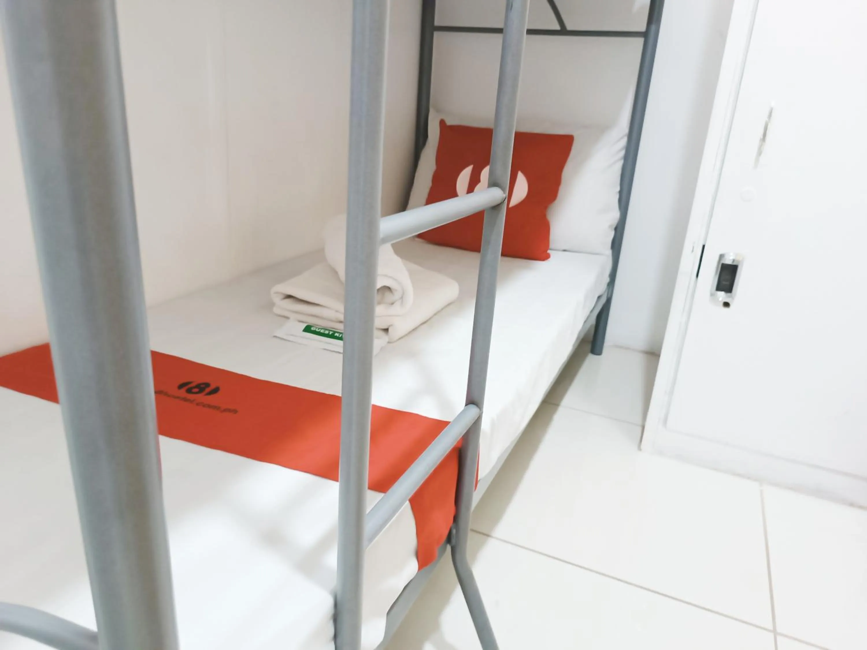 bunk bed, Bed in 8Hostel