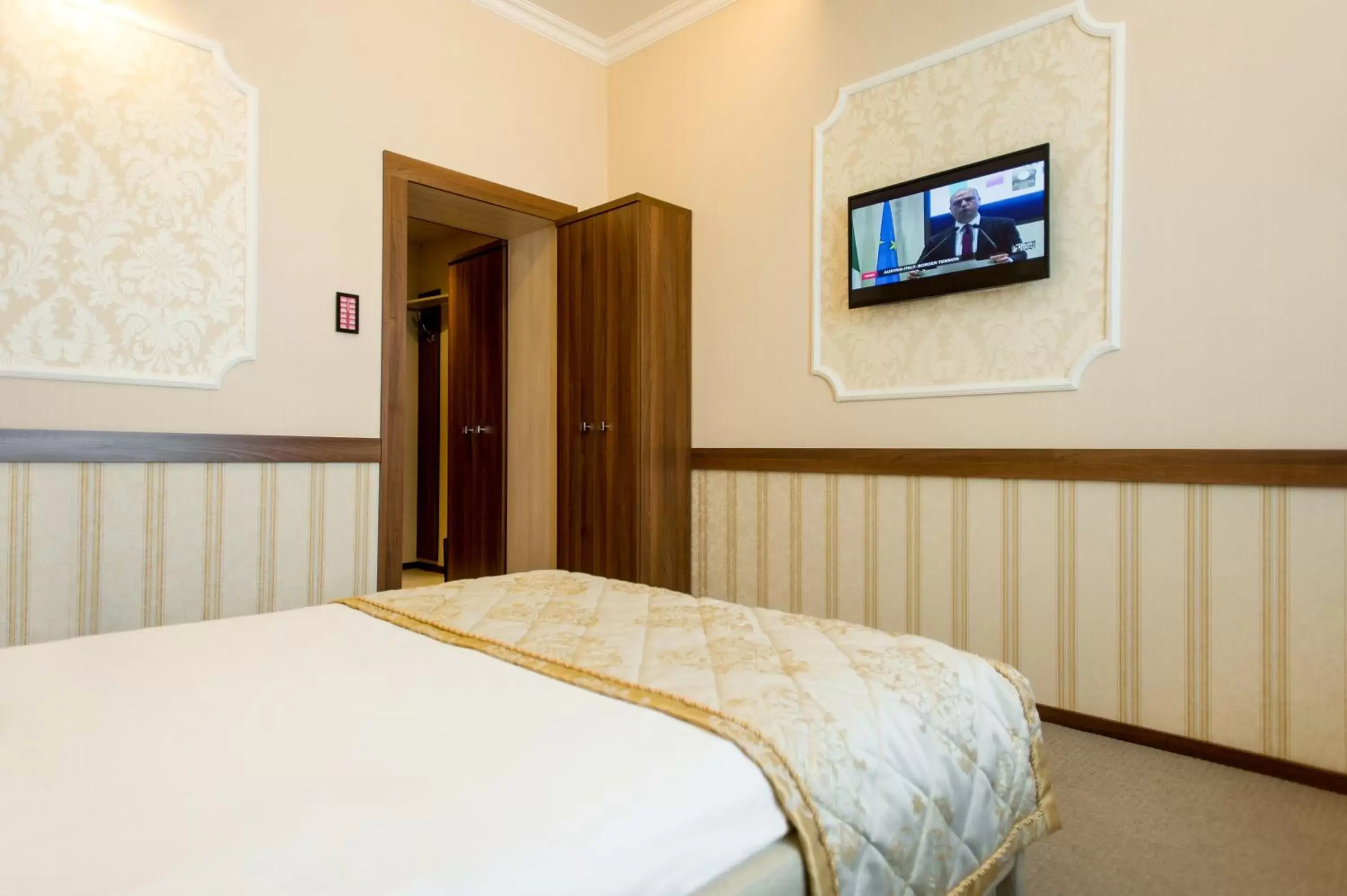Superior Single Room in Jolly Alon Hotel Superior Single Room in Jolly Alon Hotel