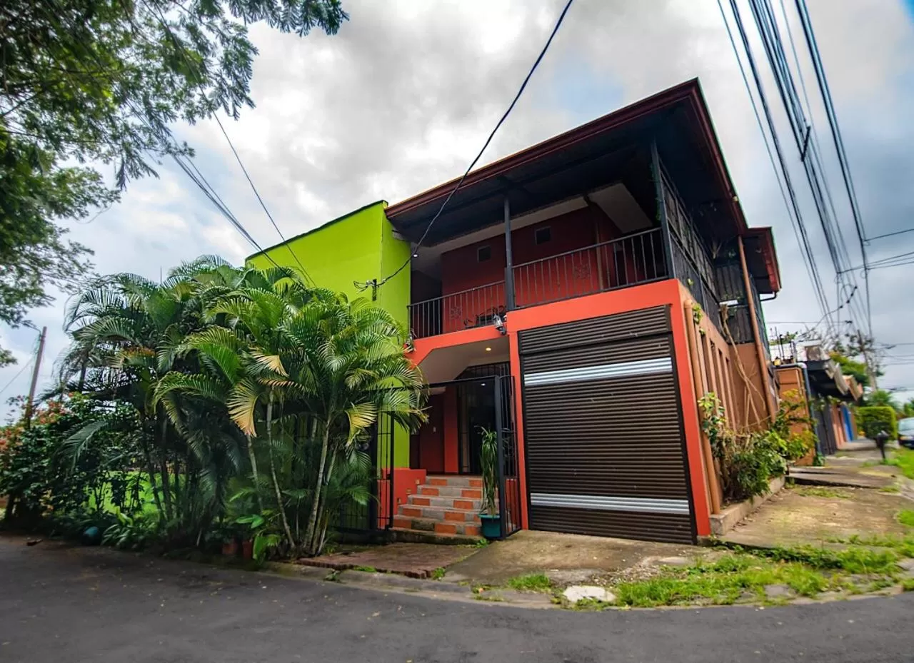 Property building in Melrost Airport Bed & Breakfast