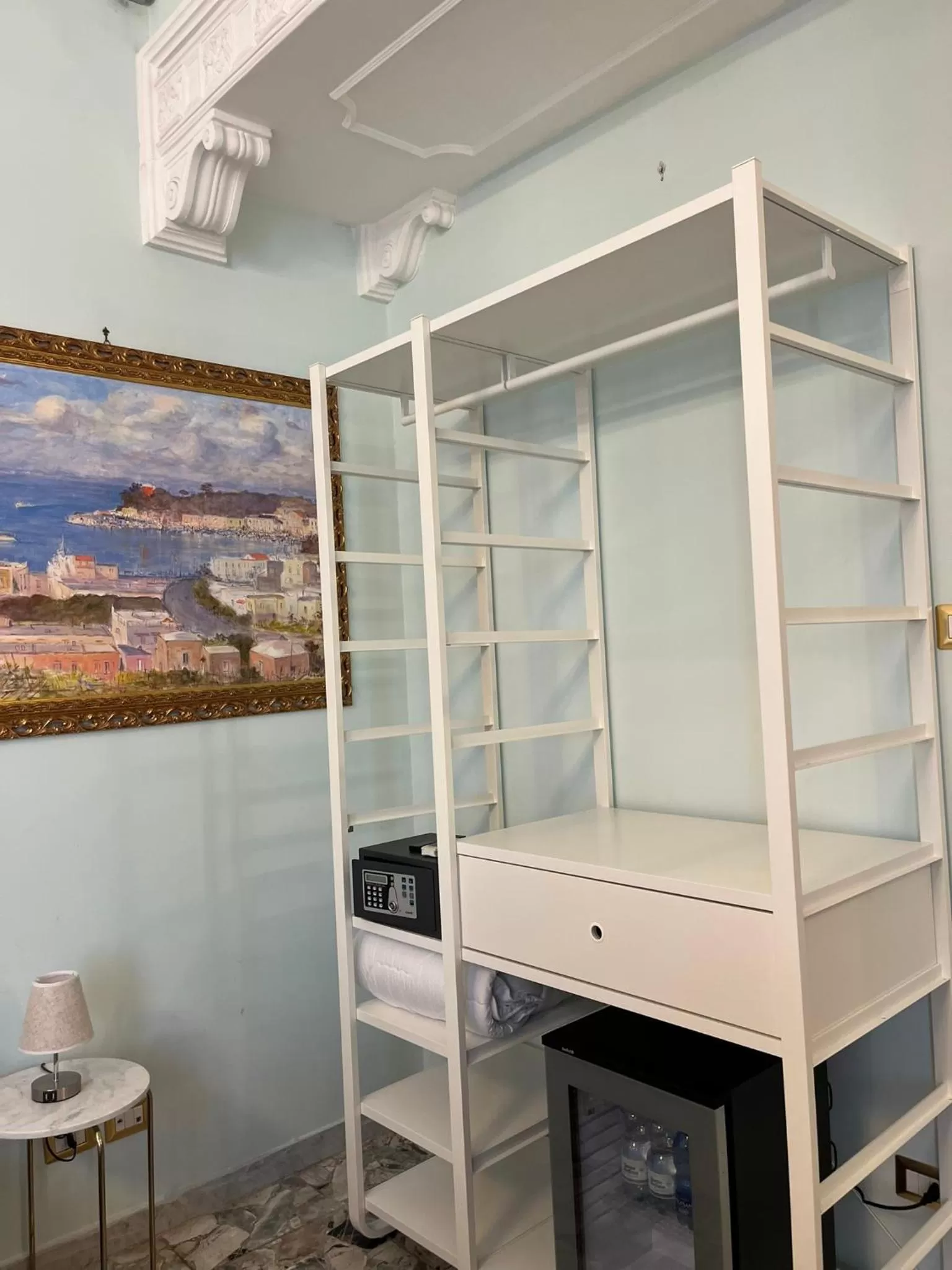 hair dresser in B&B Art Suite Santa Brigida