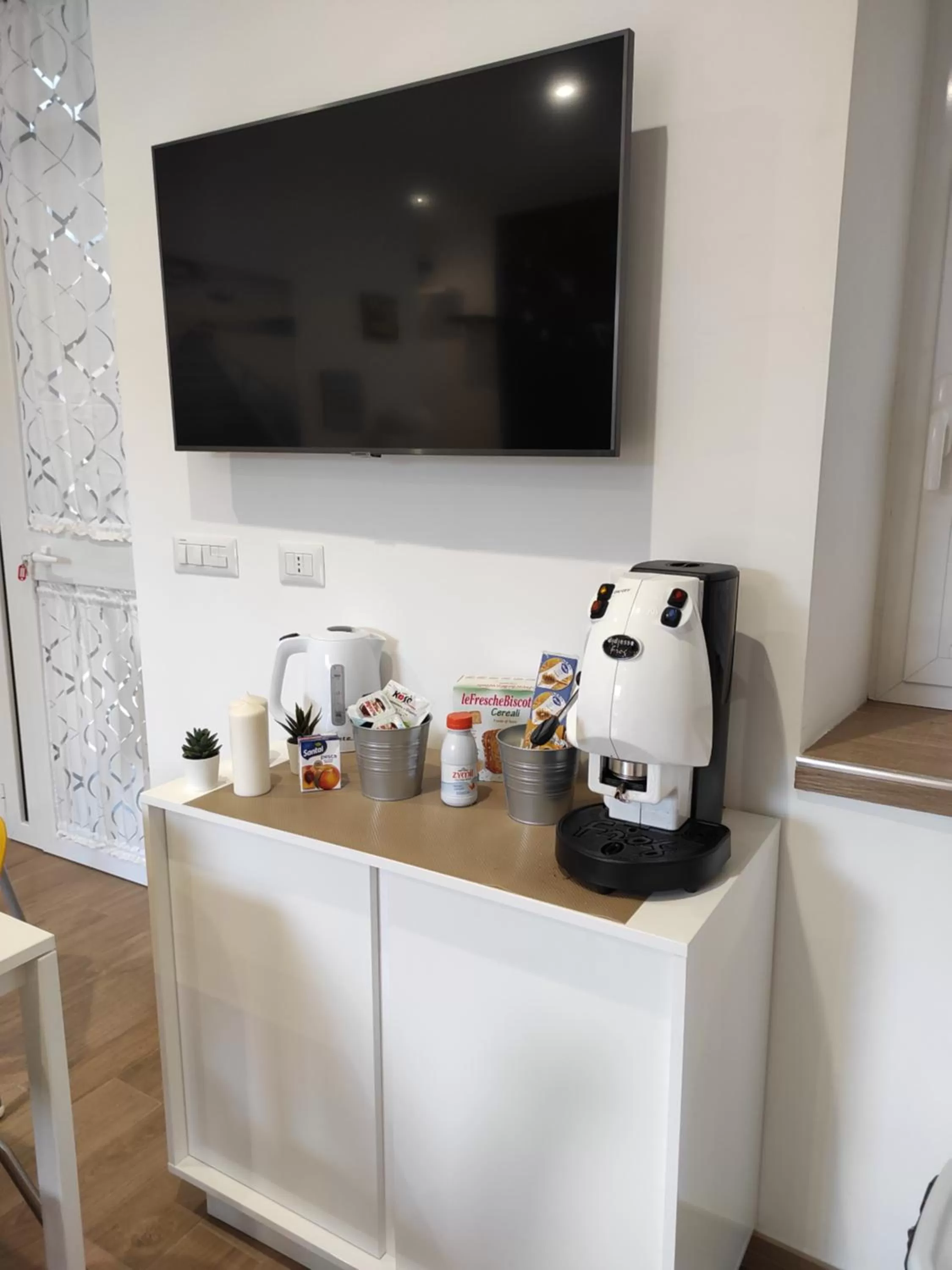 Communal lounge/ TV room in Villa Manto Bed and Breakfast - Torre Annunziata Pompei