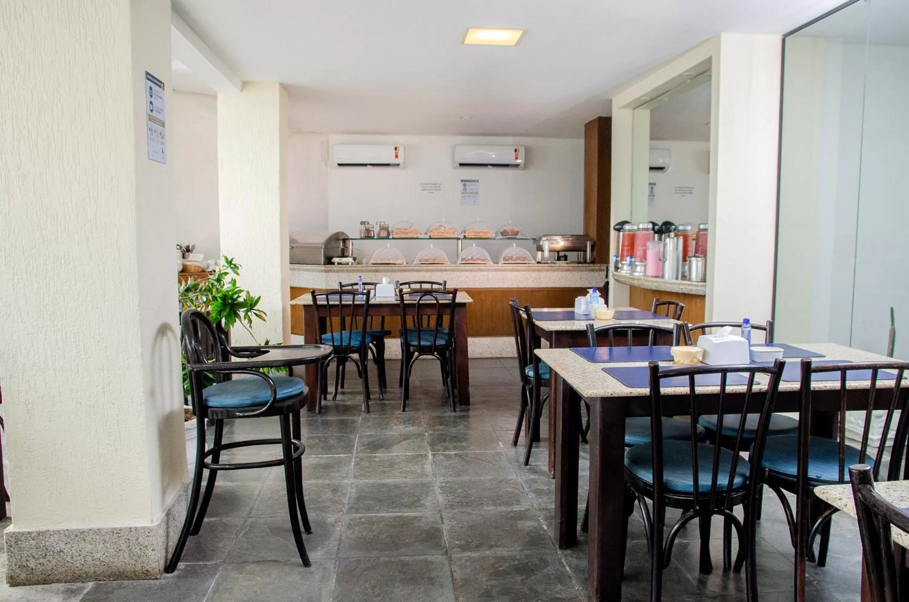 Restaurant/places to eat in La Belle Beach Hotel