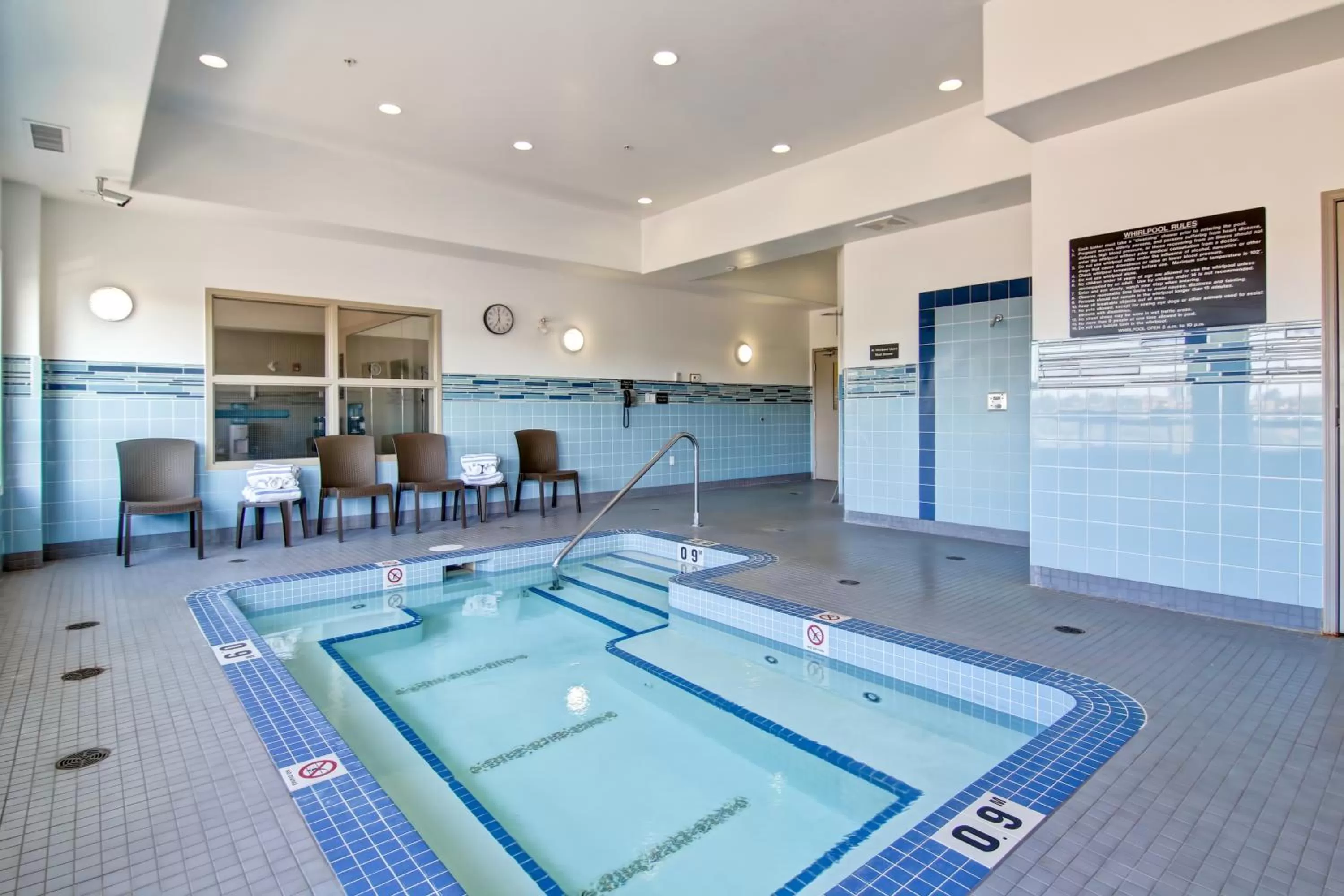 Hot Tub in Canalta Hotel Shaunavon