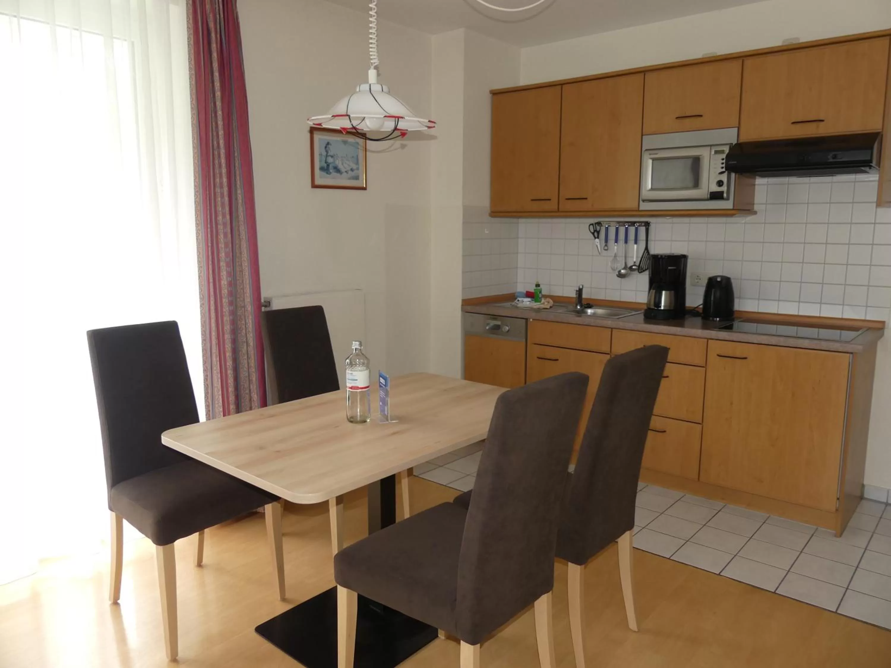 Kitchen or kitchenette, Kitchen/Kitchenette in Apartmenthaus Binzer Sterne
