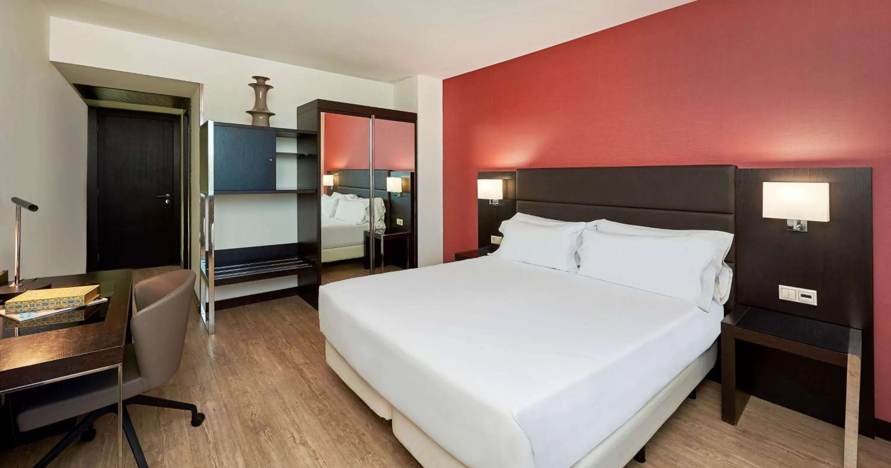 Standard Room with River View with Extra Bed (2 Adults + 1 Child) in NH Coimbra Dona Ines