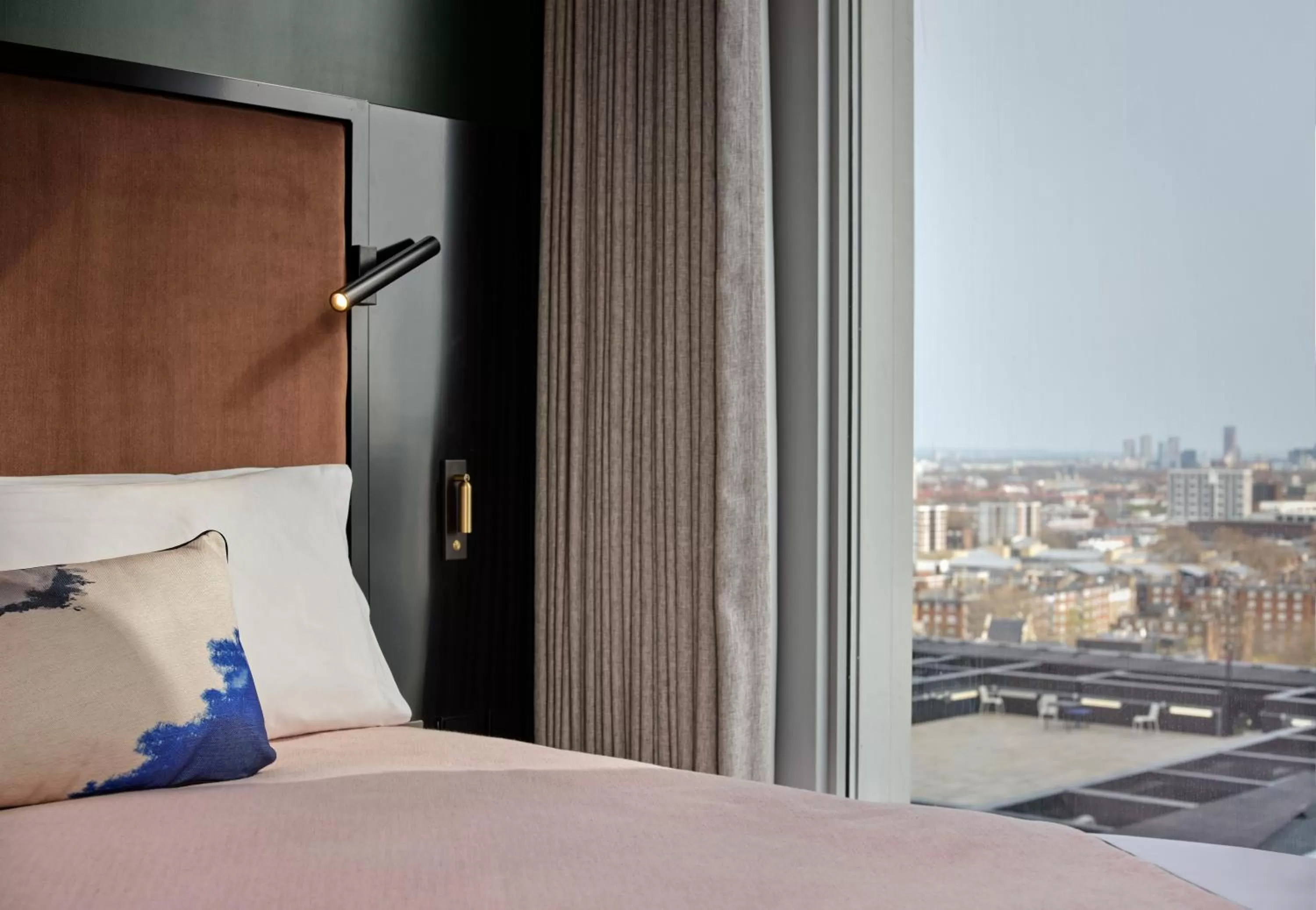 Photo of the whole room, Bed in Montcalm East, Autograph Collection