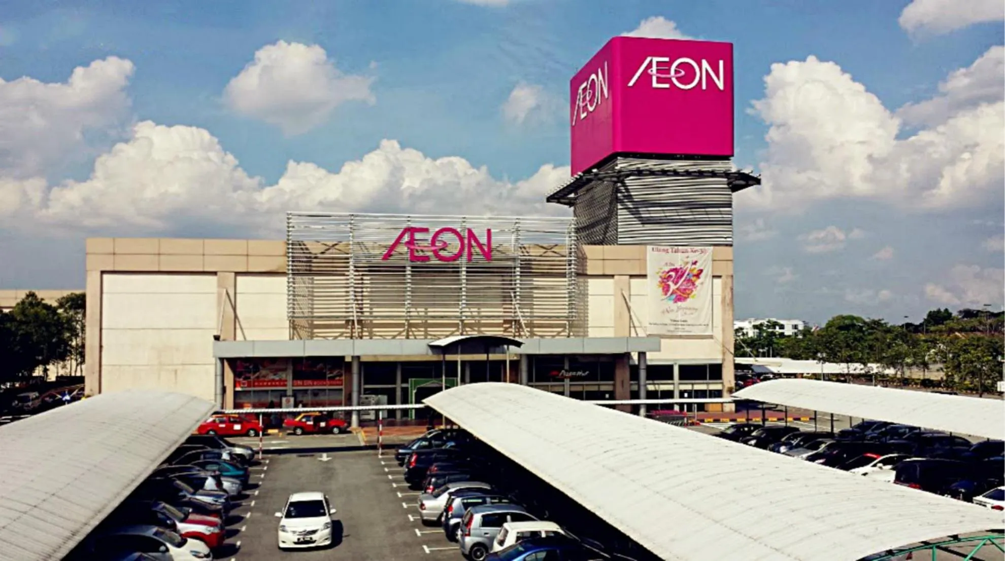 Restaurant/places to eat in Hotel Legend Boutique