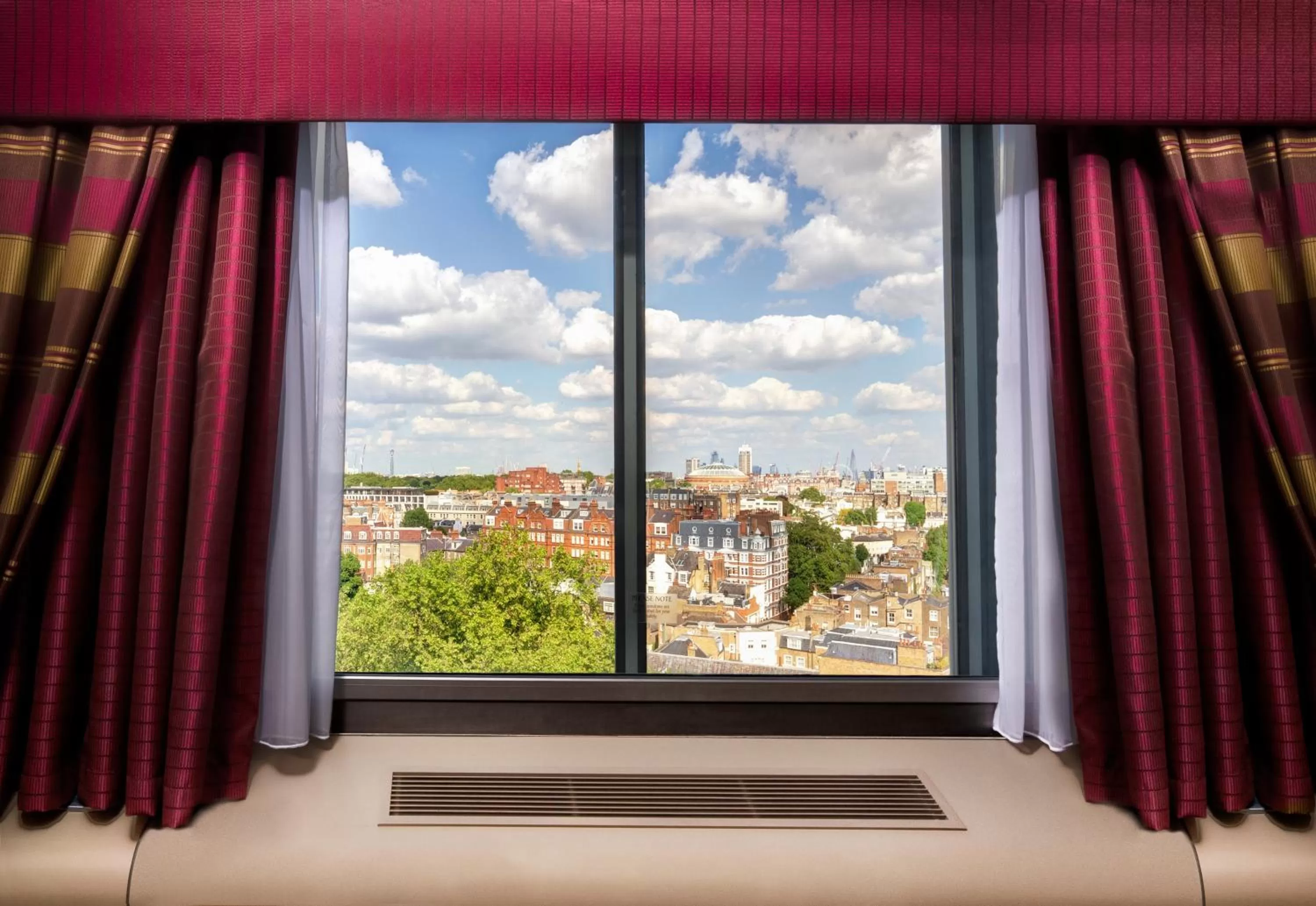 City view in Copthorne Tara Hotel London Kensington