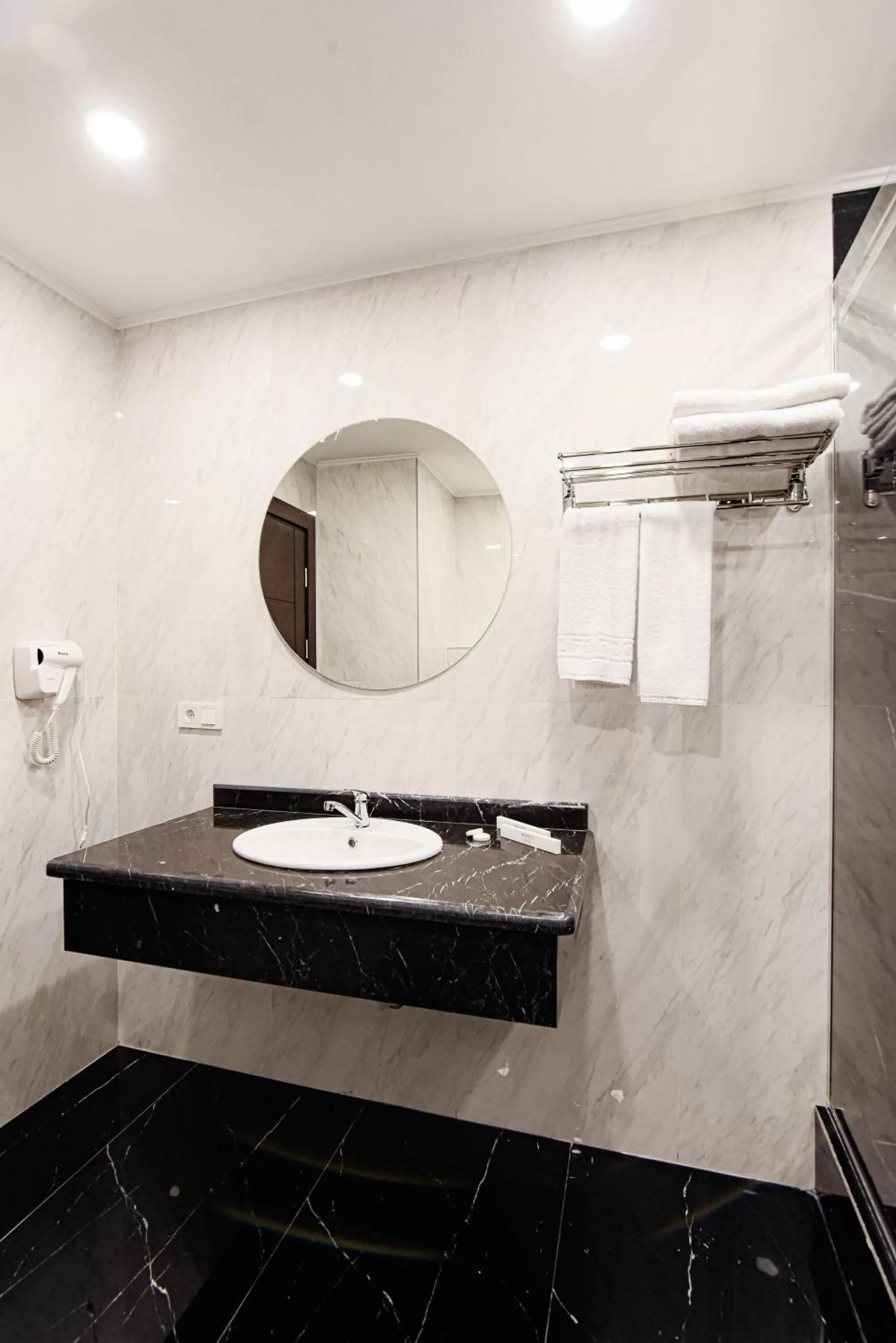 Bathroom in East Palace Hotel