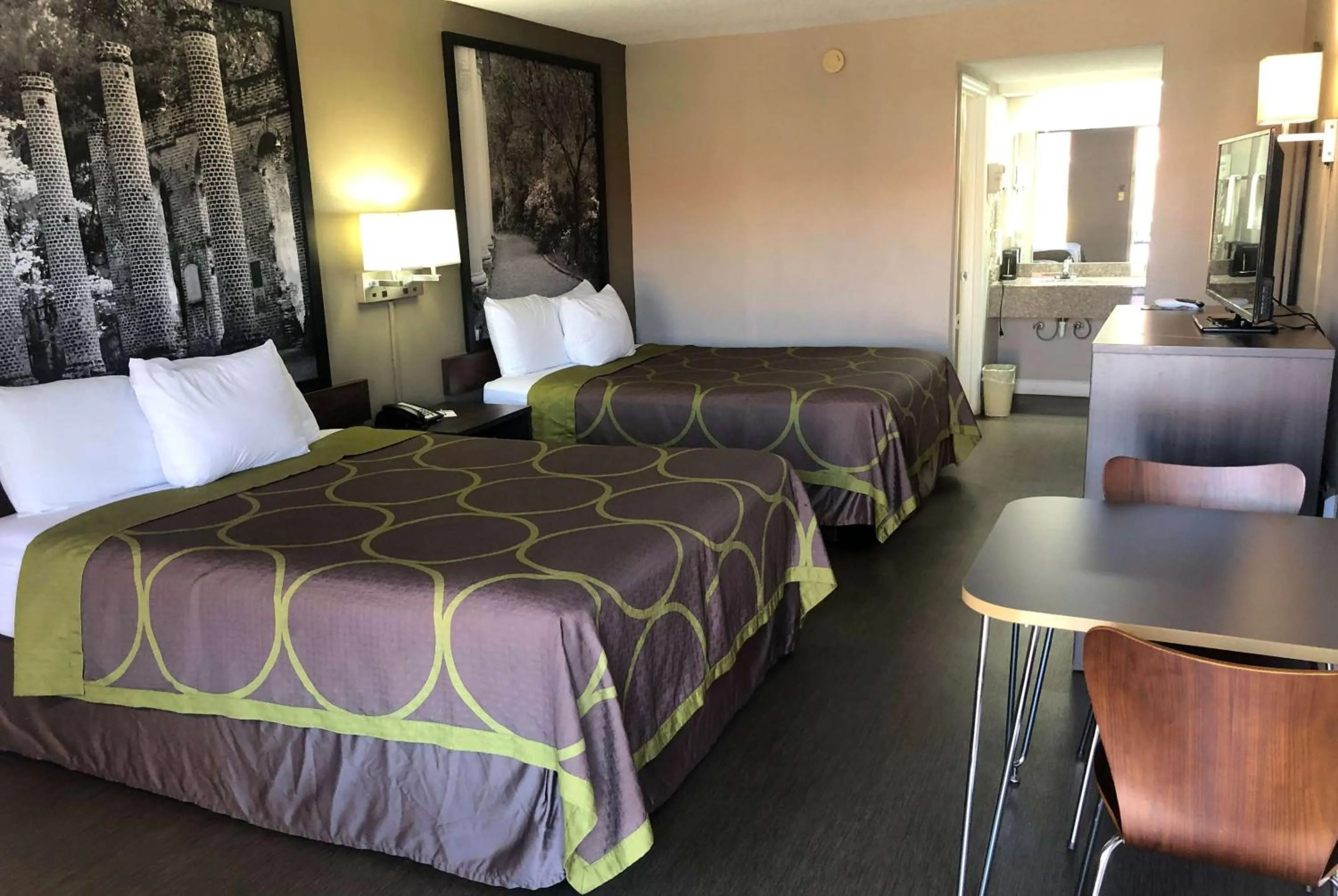 Photo of the whole room, Bed in Super 8 by Wyndham Orangeburg Near I-26