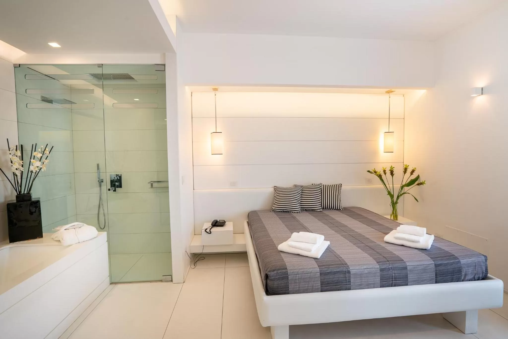 Photo of the whole room, Bed in Covo dei Saraceni