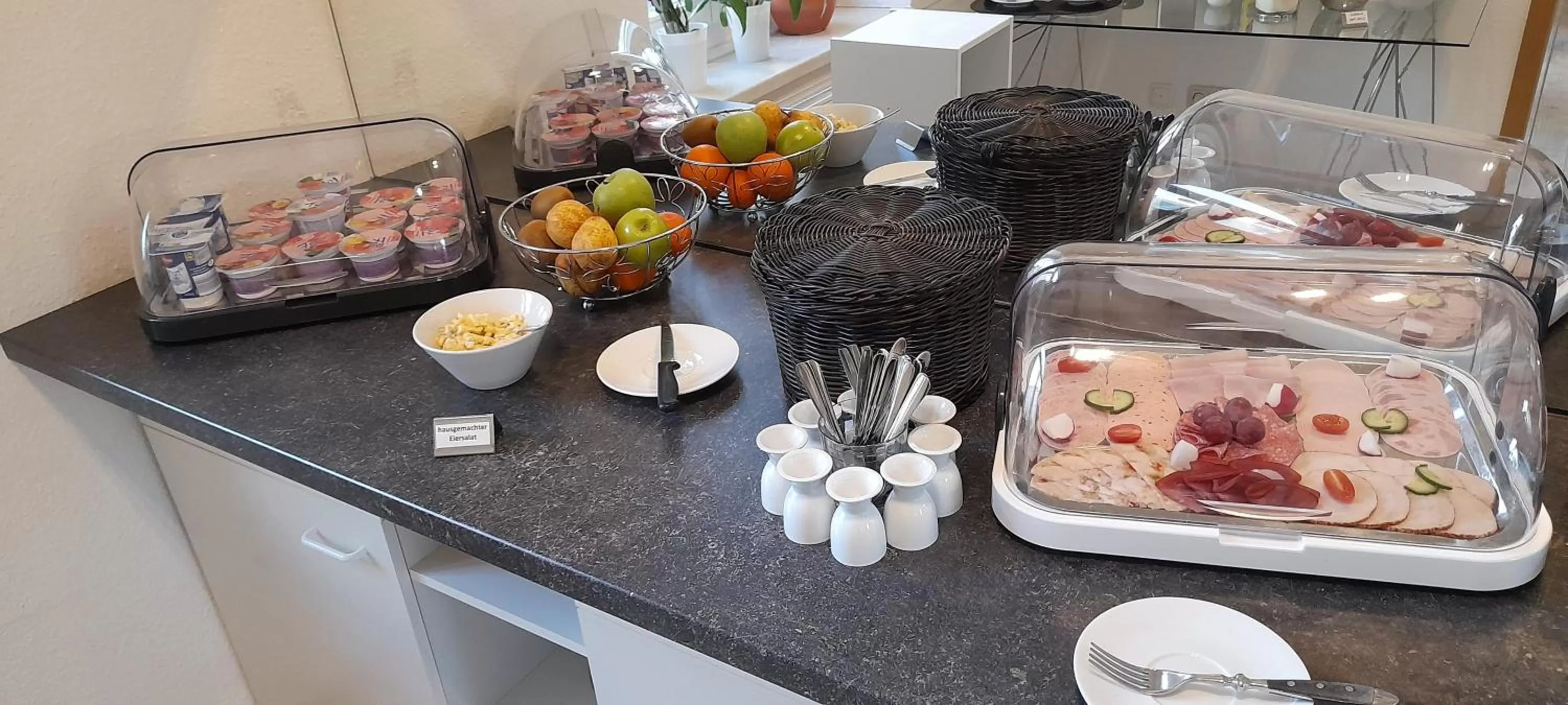 Buffet breakfast, Food in Apartment-Hotel Schillerplatz