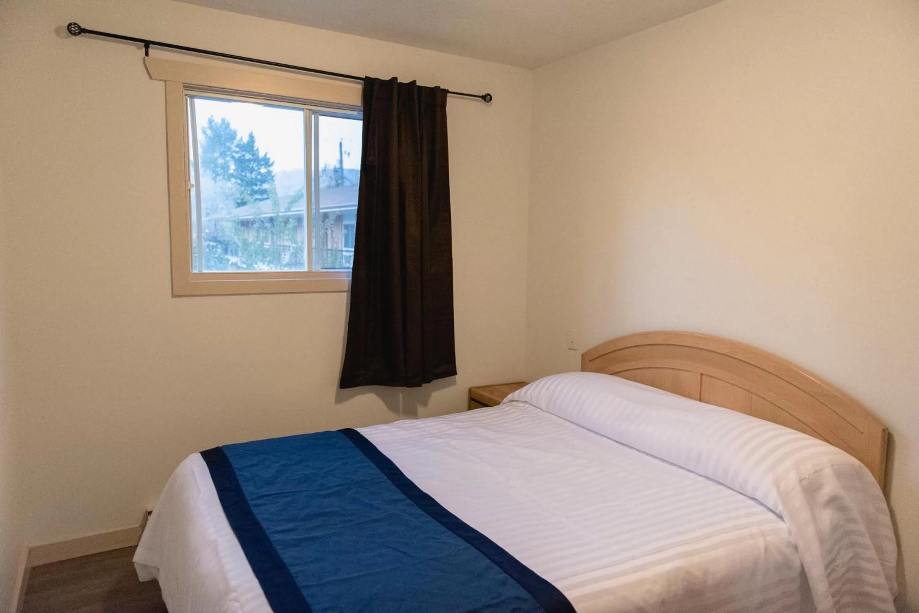 Bed in Radium Park Lodge