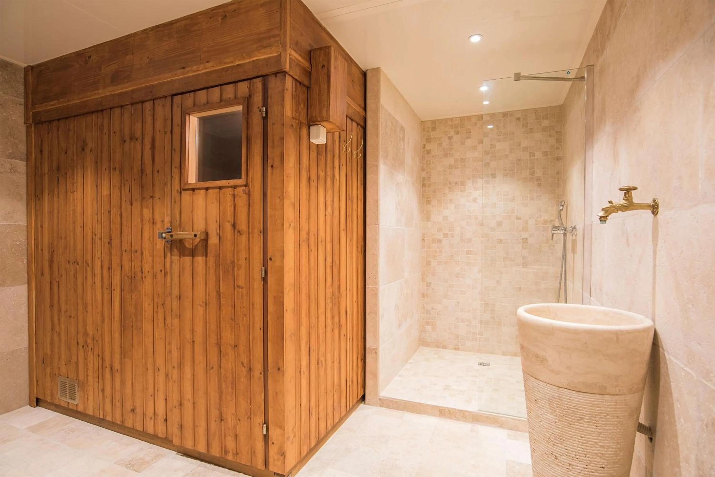 Spa and wellness centre/facilities in Best Western Sévan Parc Hôtel