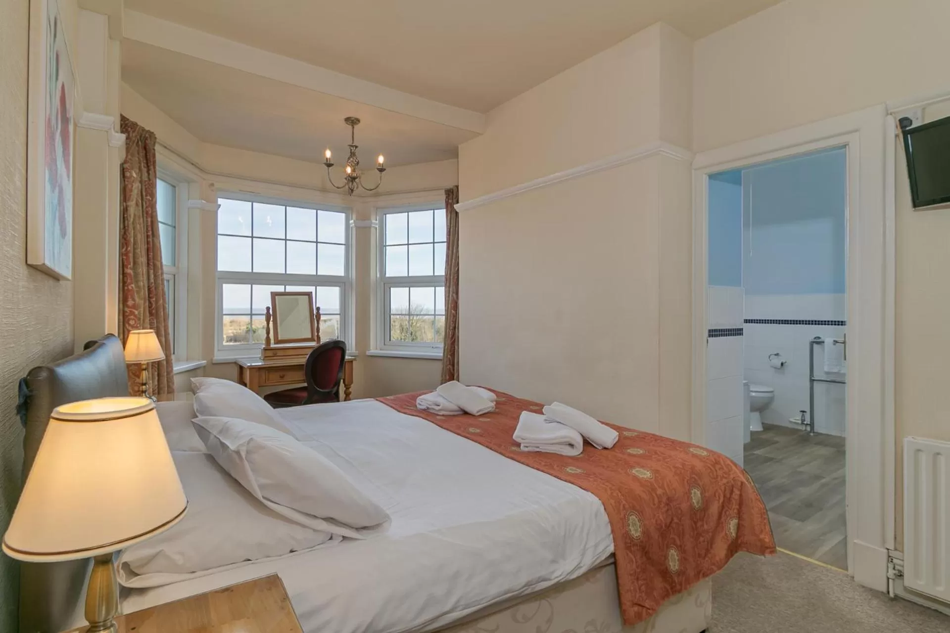 Bedroom, Bed in Skegness The Royal Hotel