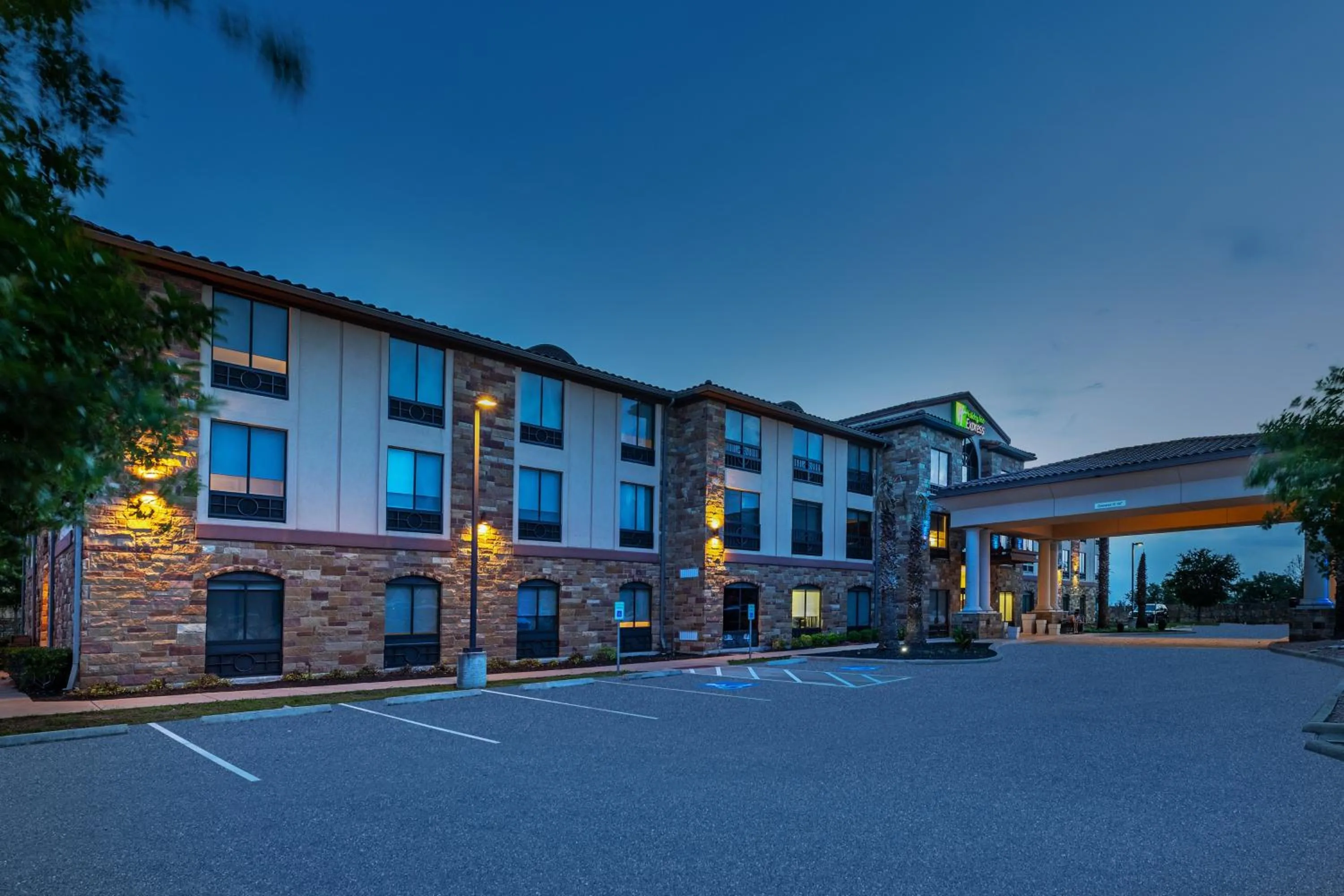 Property building in Holiday Inn Express & Suites Austin NW – Lakeway by IHG