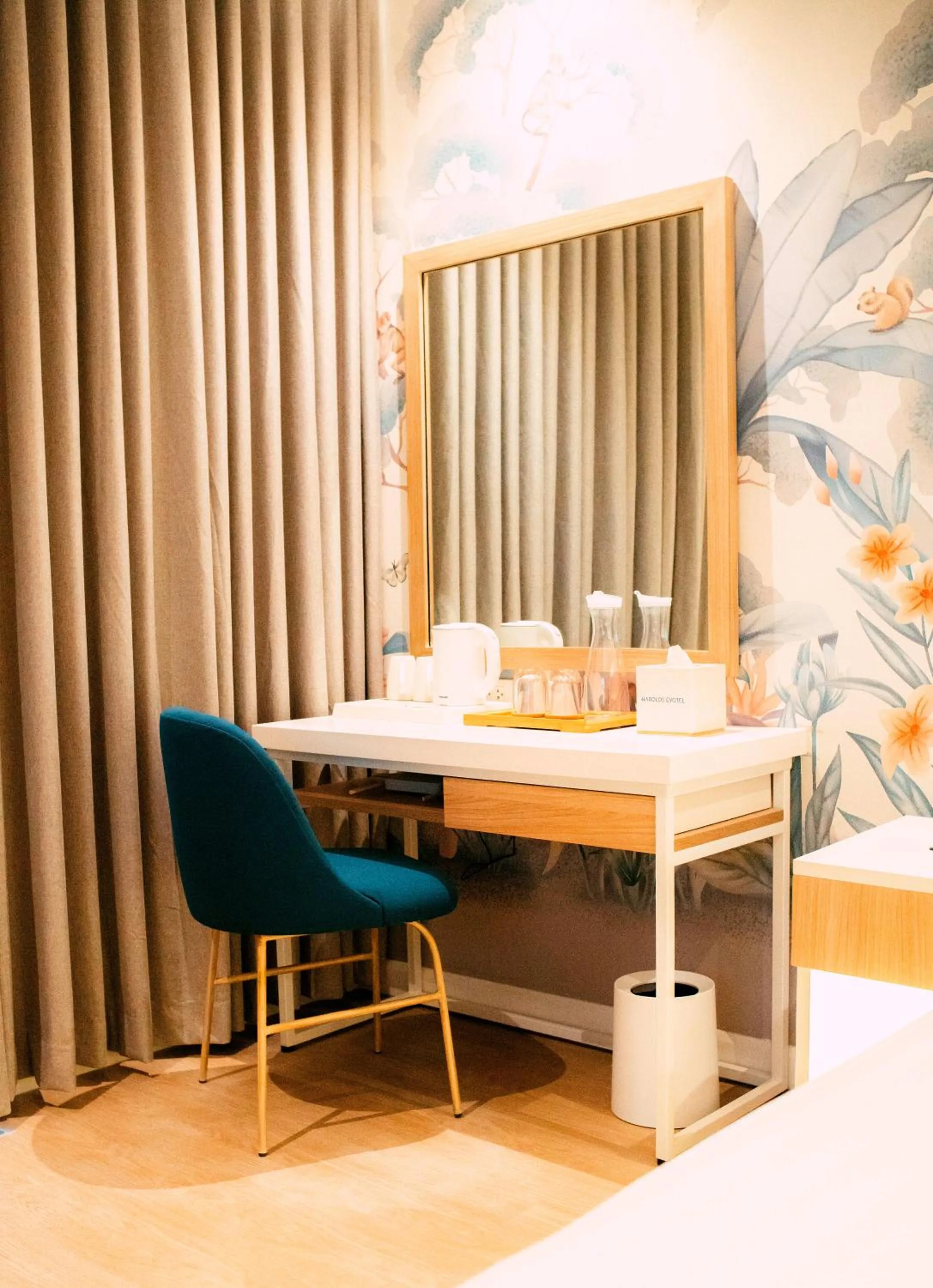 Coffee/tea facilities, Bed in Harolds Hotel Quezon City