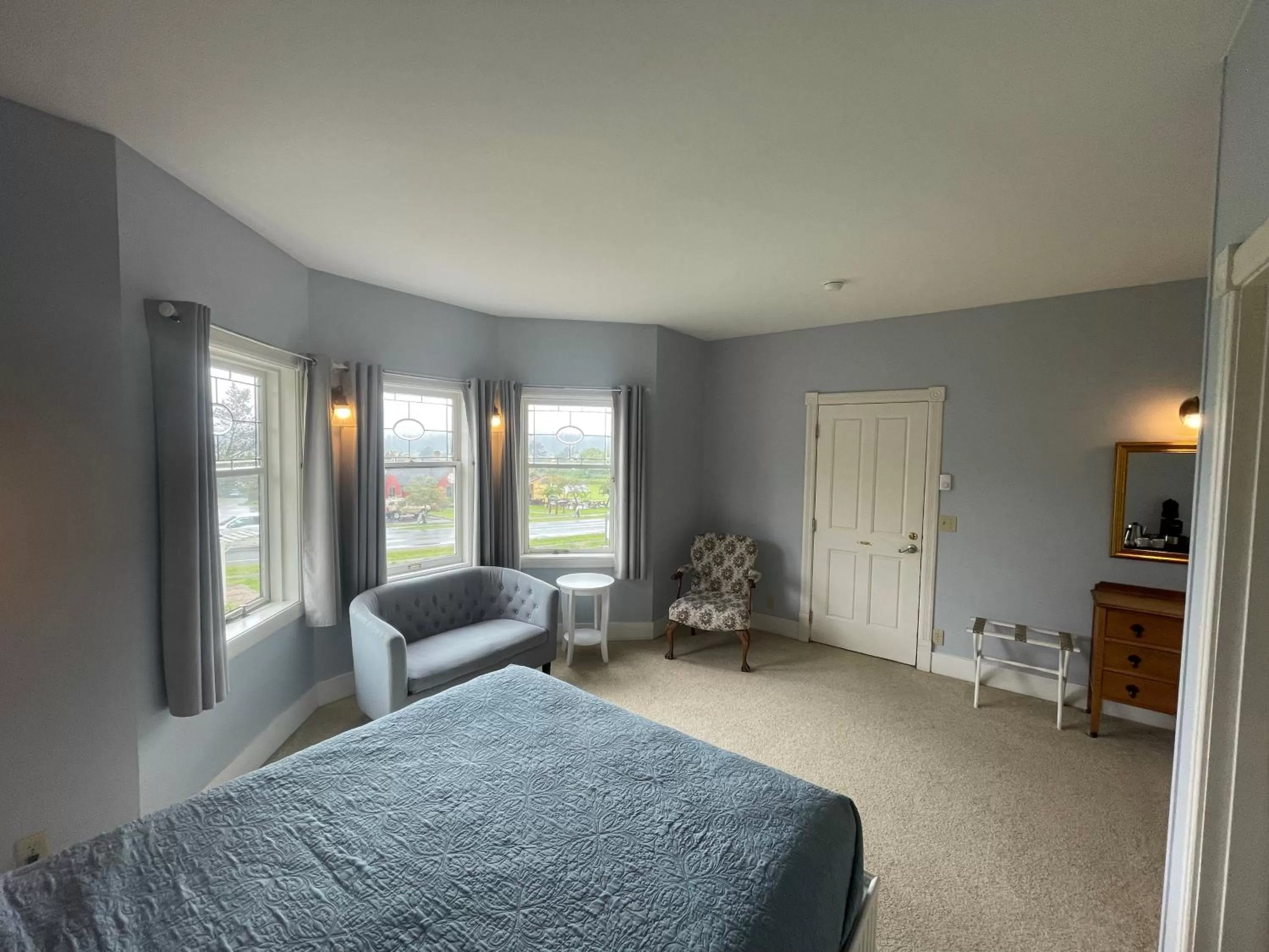 Bed in The Edenwild Boutique Inn