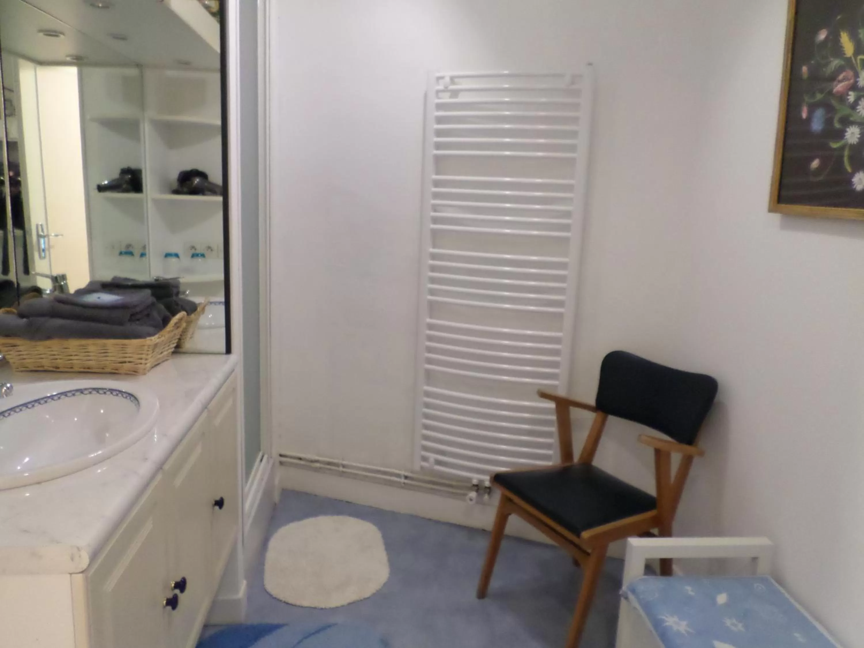 Shower in MOULIN DE L'ABBESSE