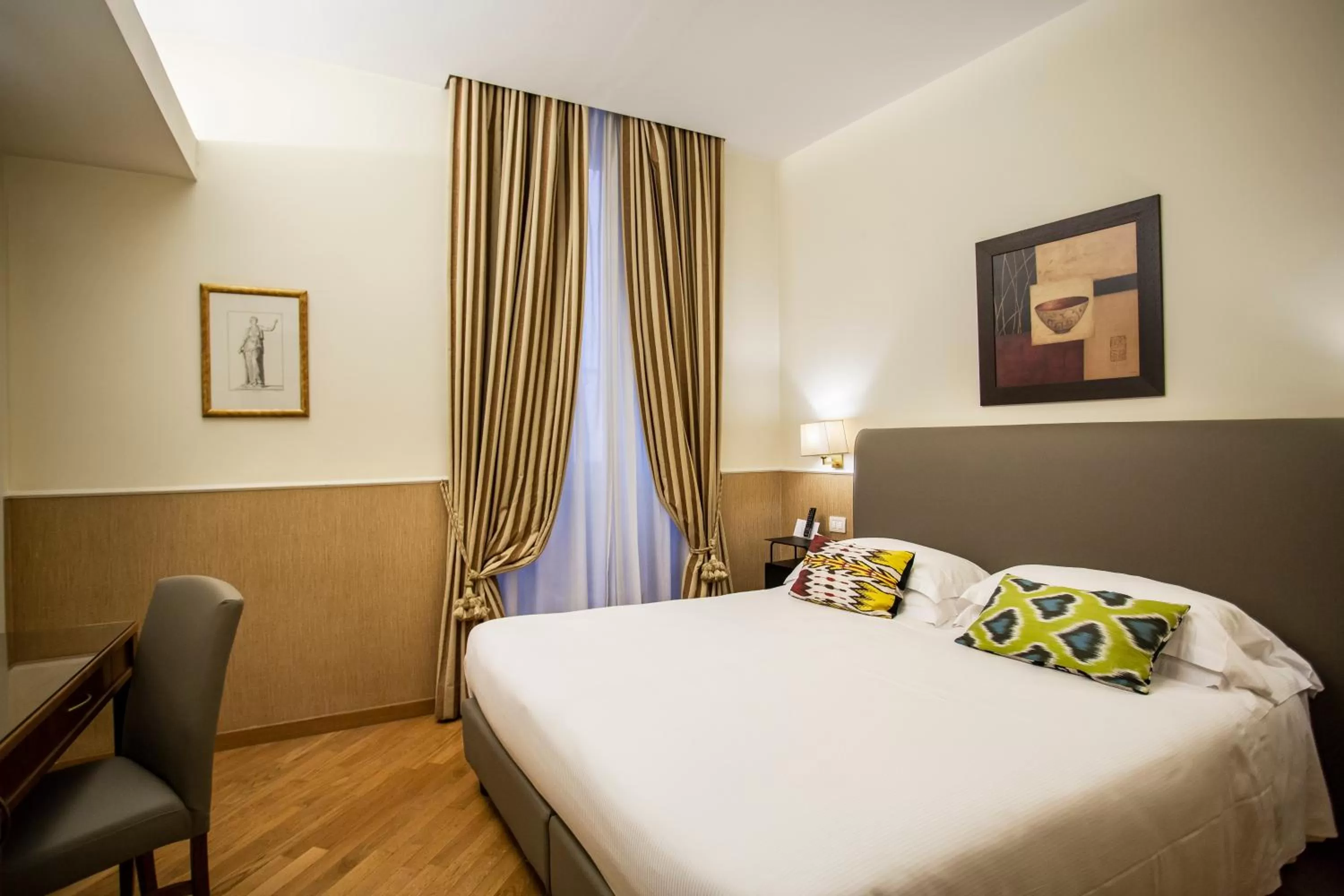 Photo of the whole room in Hotel Adriano