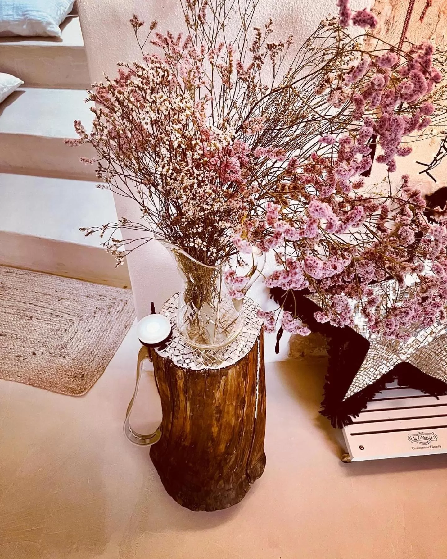 Hydria guest house art gallery