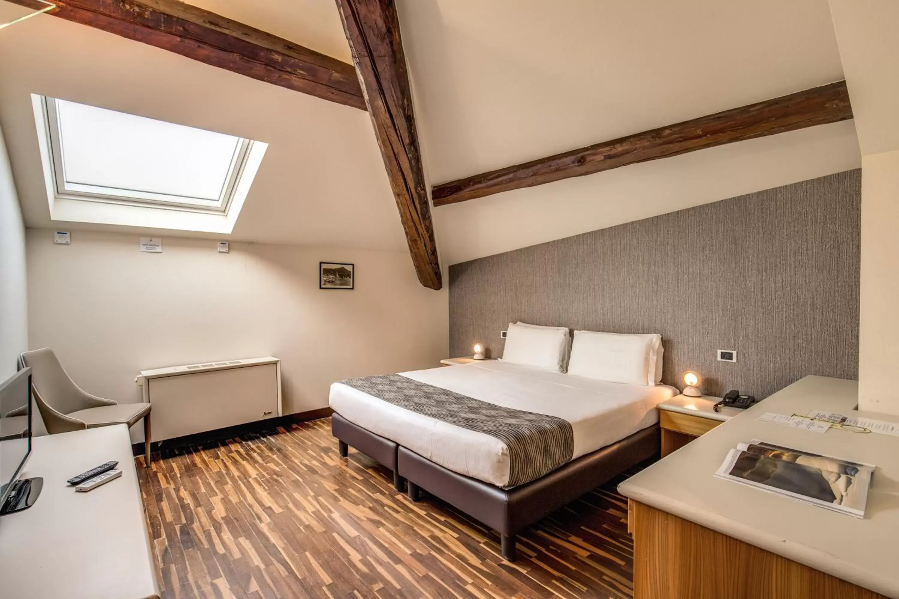 Double or Twin Room - single occupancy - Attic in Albergo Firenze Double or Twin Room - single occupancy - Attic in Albergo Firenze