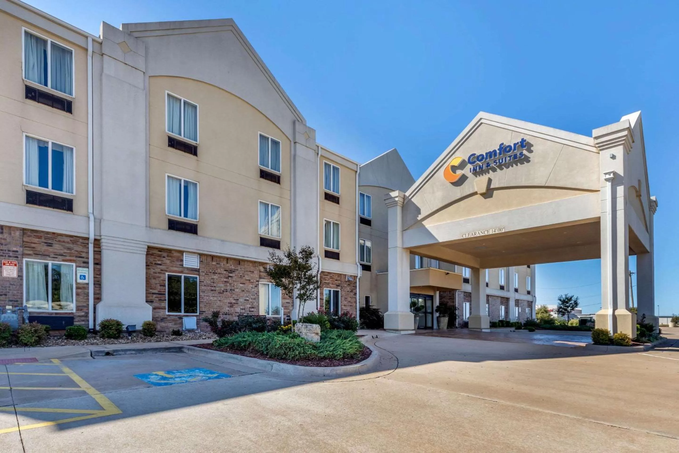 Property building in Comfort Inn & Suites Perry I-35