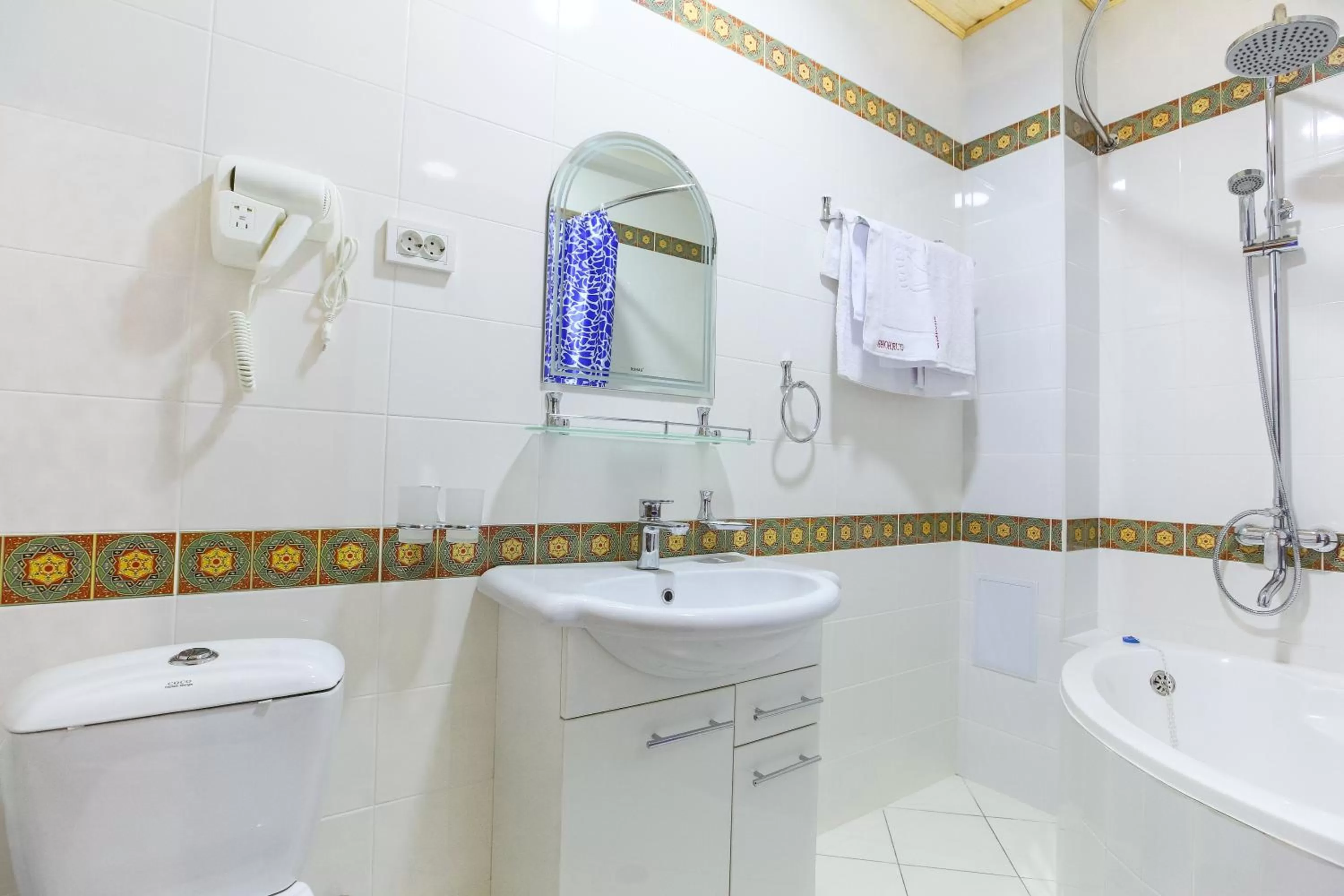 Shower, Bathroom in Hotel SHOHRUD