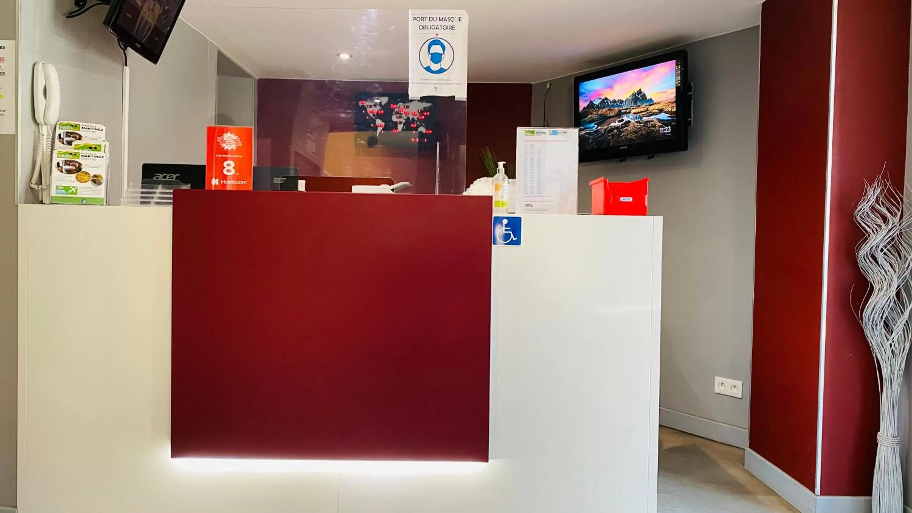 Lobby or reception in Hotel Martinez Grenay