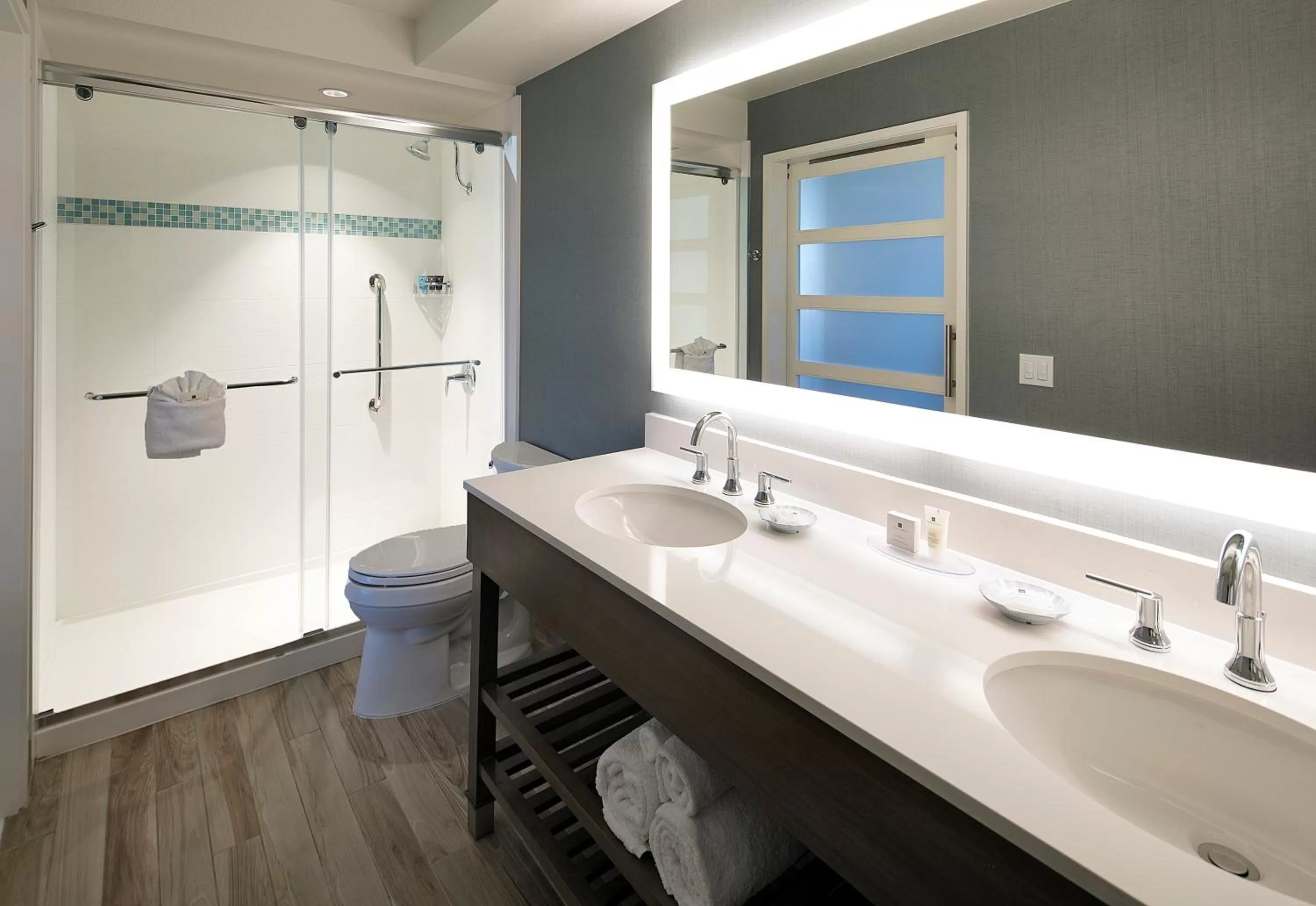 Bathroom in Crowne Plaza Ventura Beach by IHG
