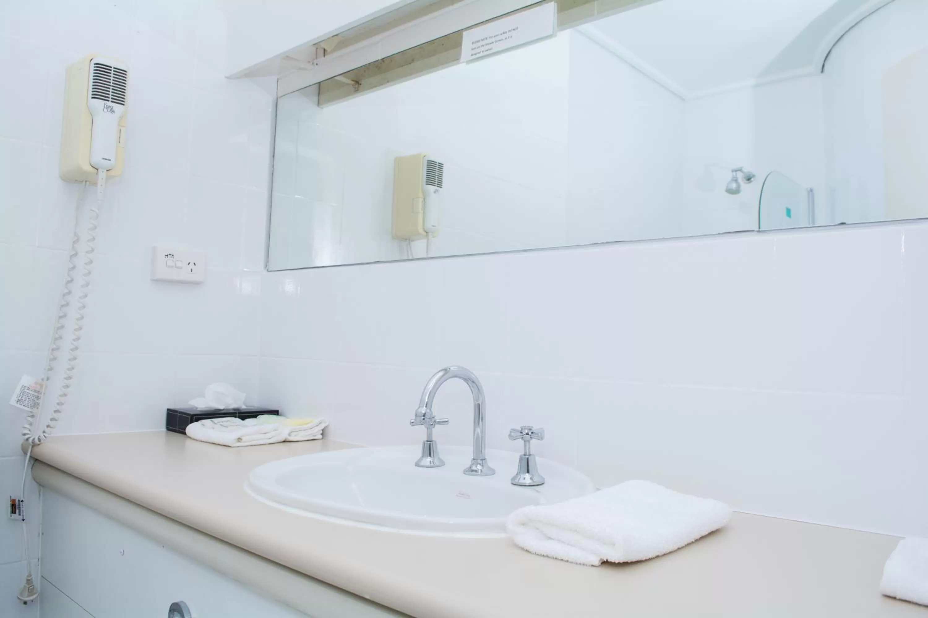 Bathroom in Alexander Motor Inn