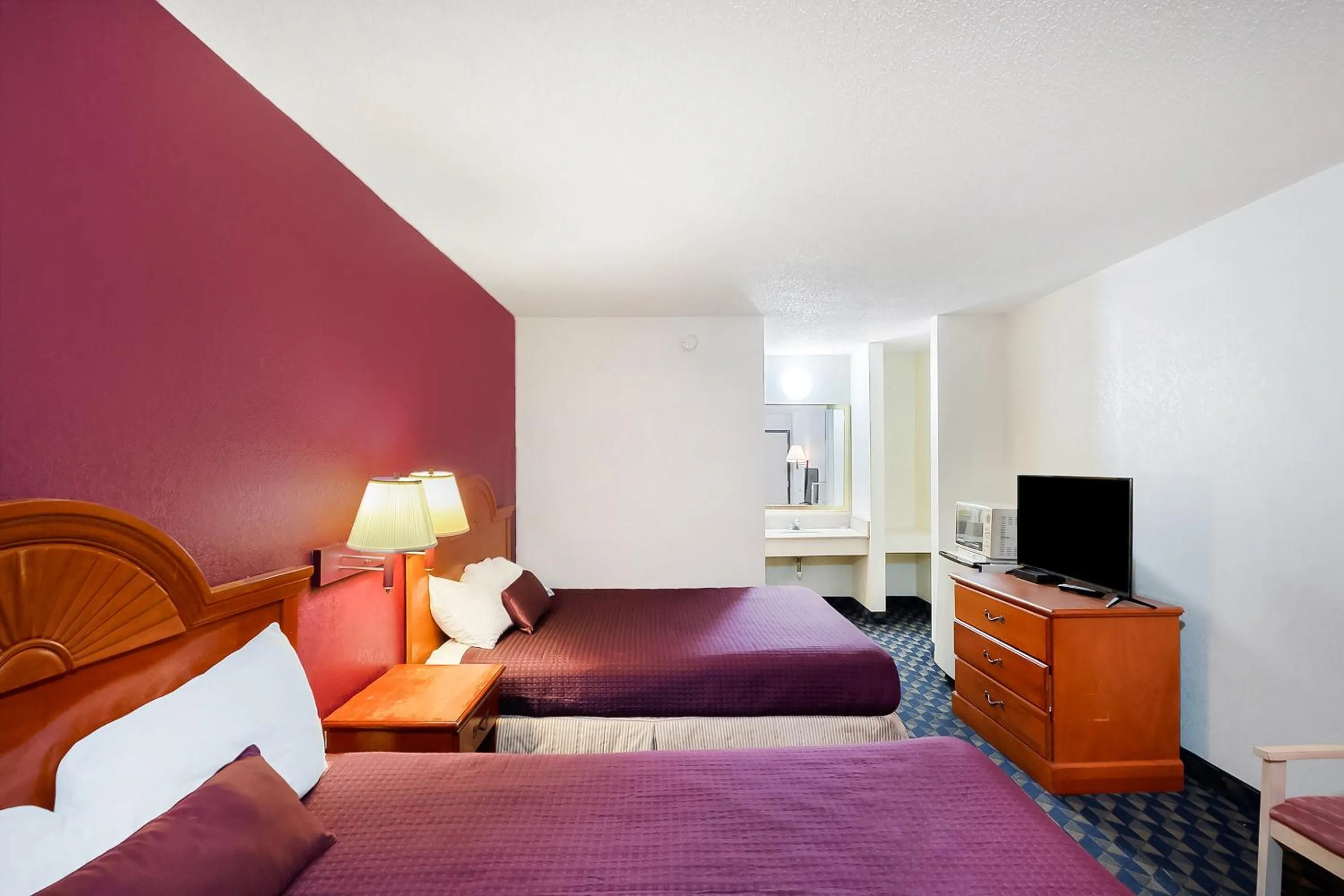 Bedroom in OYO Hotel Manning SC