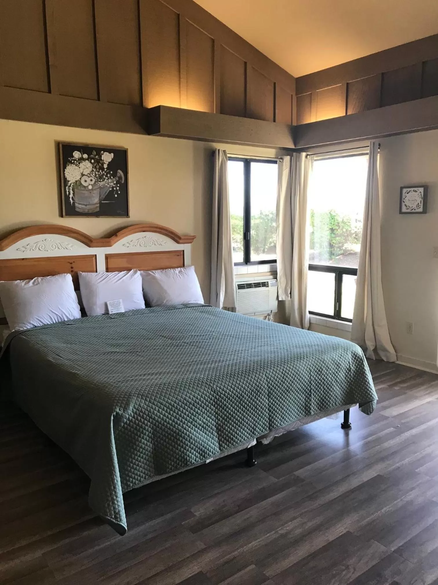 Bed in Ridgemark Golf Club and Resort