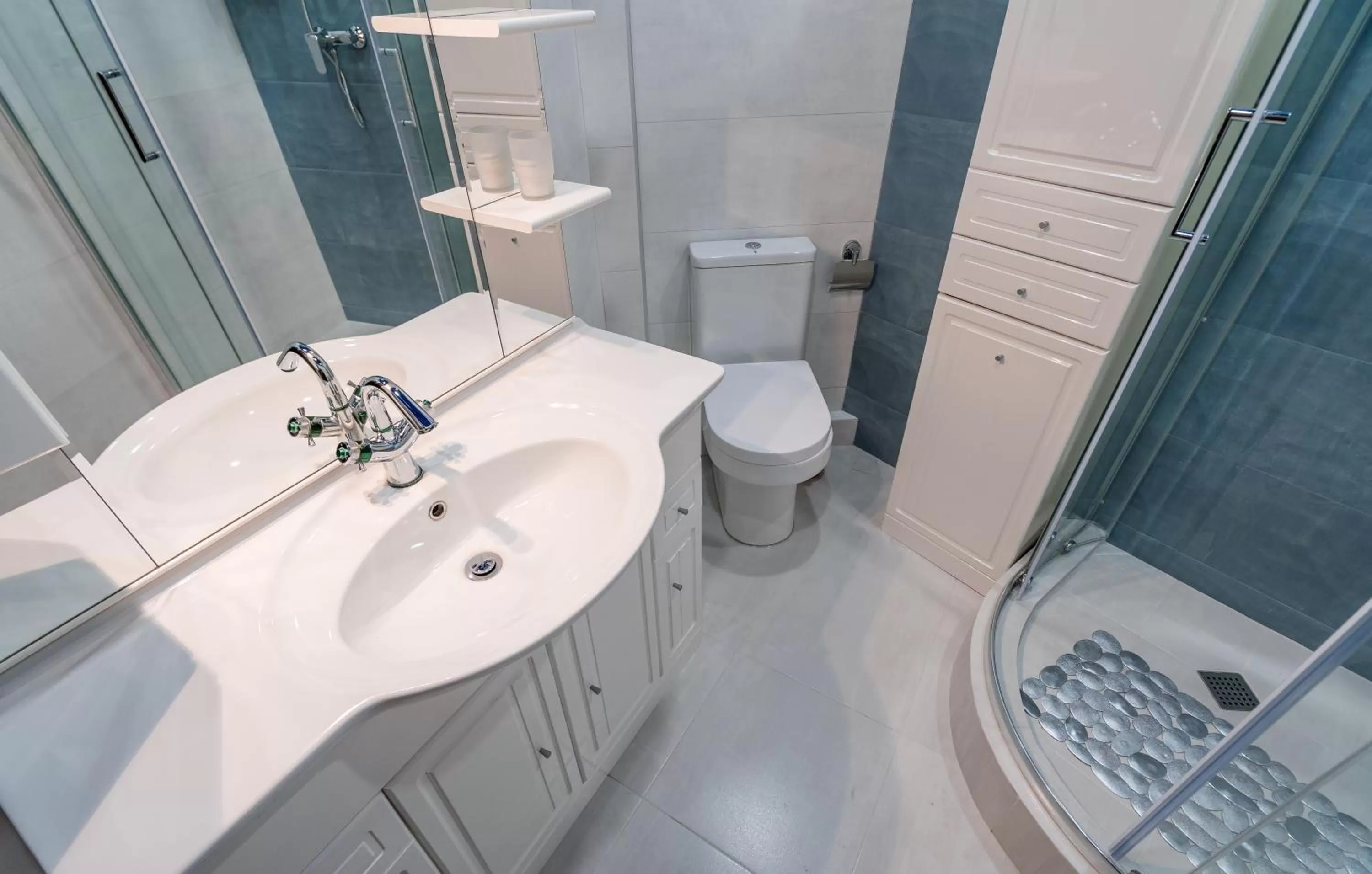 Shower in Constant Tbilisi