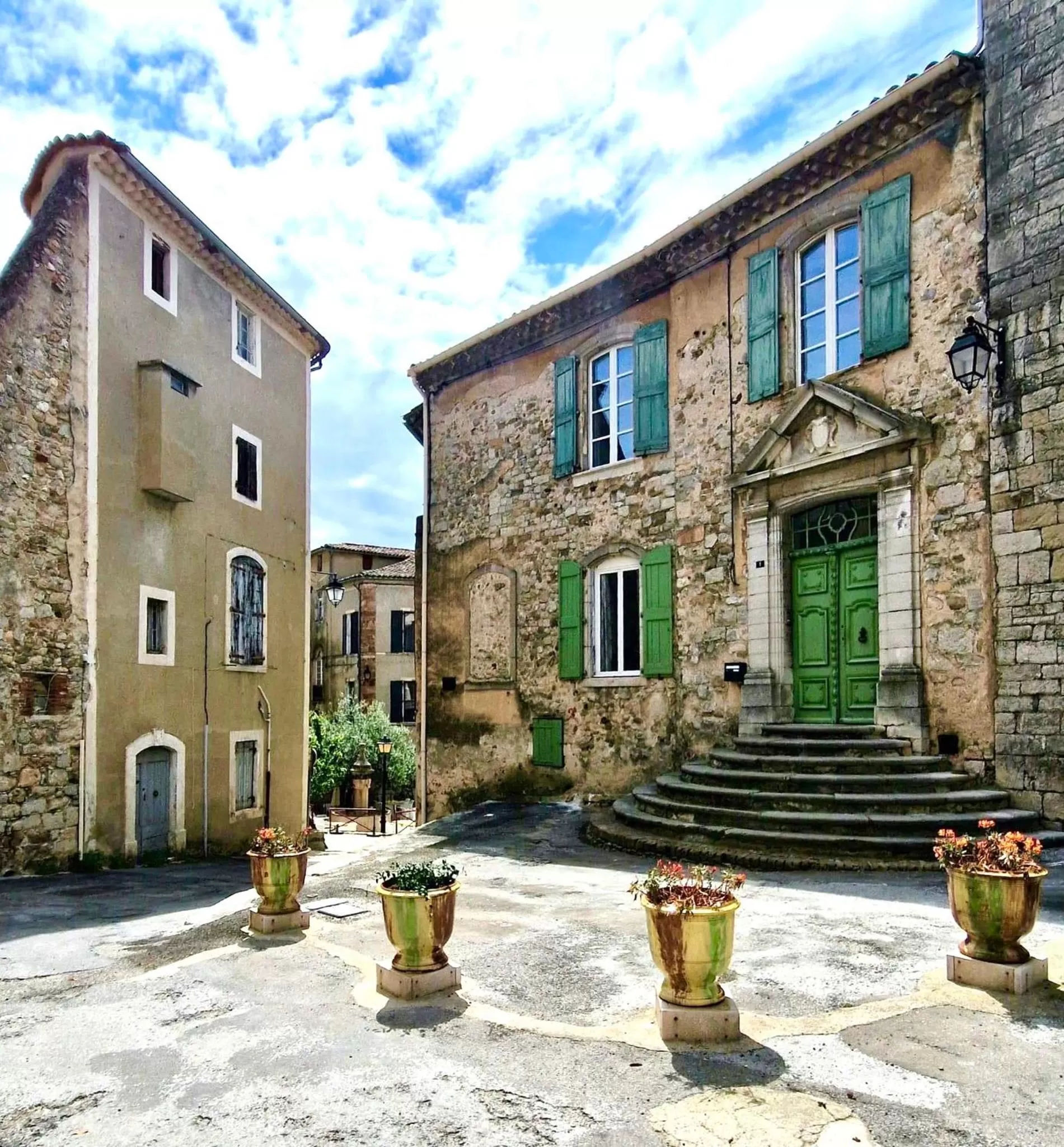 Property building in La Tour de Pezene