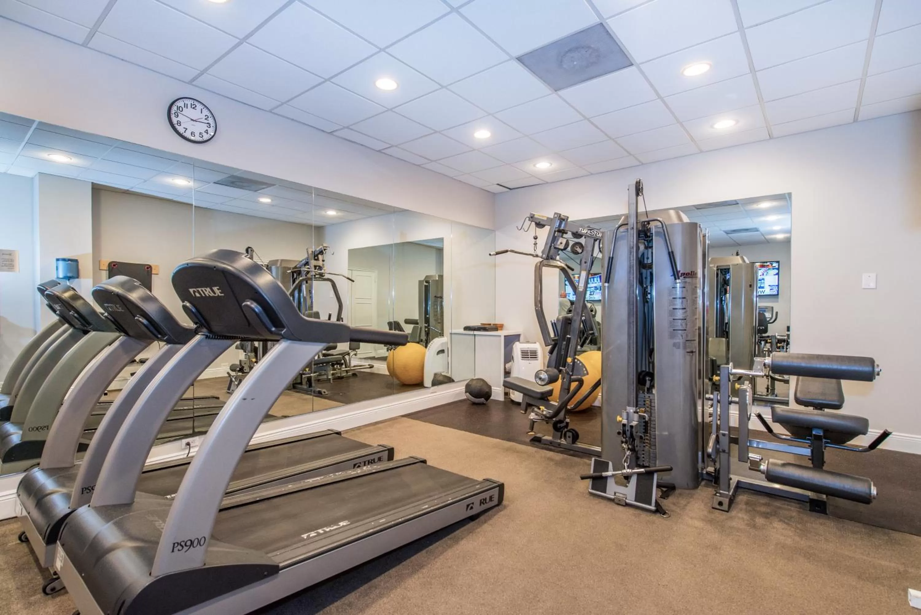 Fitness centre/facilities in Lombardy Hotel