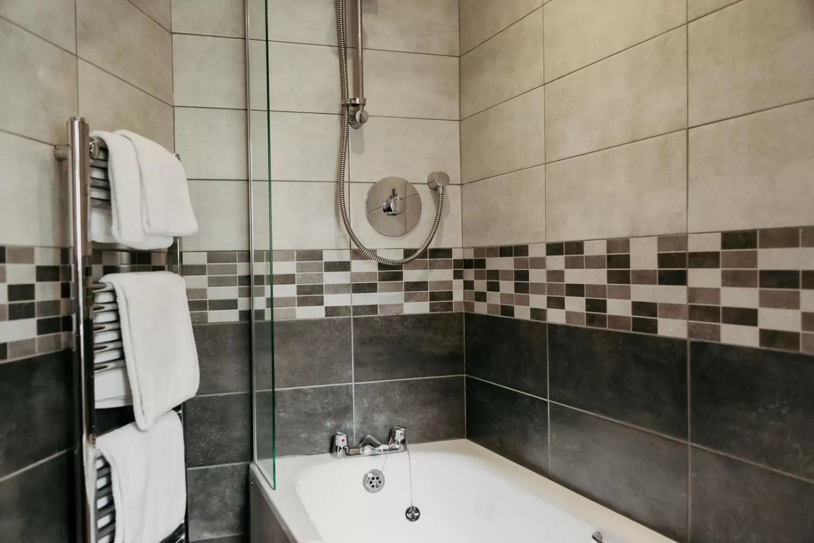 Bathroom in St. Davids Cross Hotel