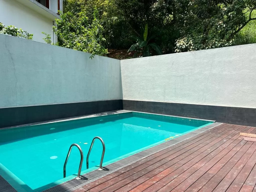 Swimming Pool in Hotel Kandyan View ''Free pickup from Kandy city''
