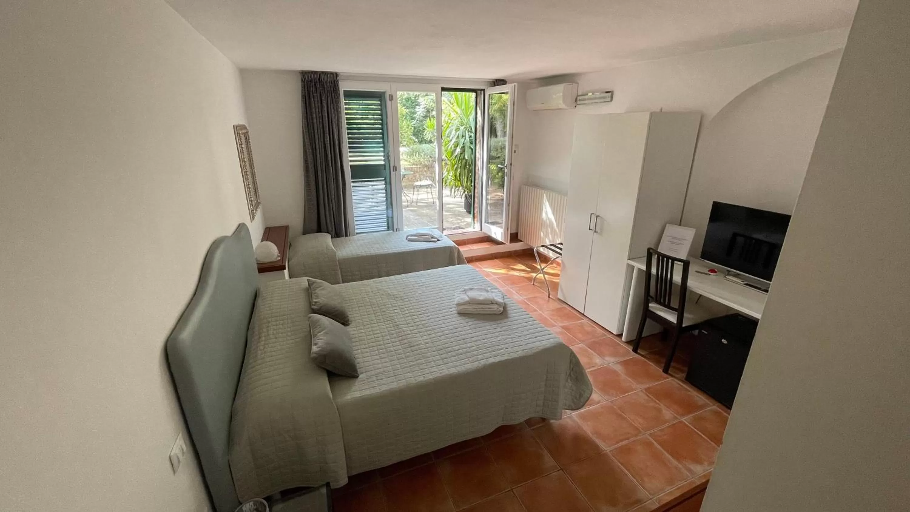 Garden view, Bed in Ai Giardini di San Vitale