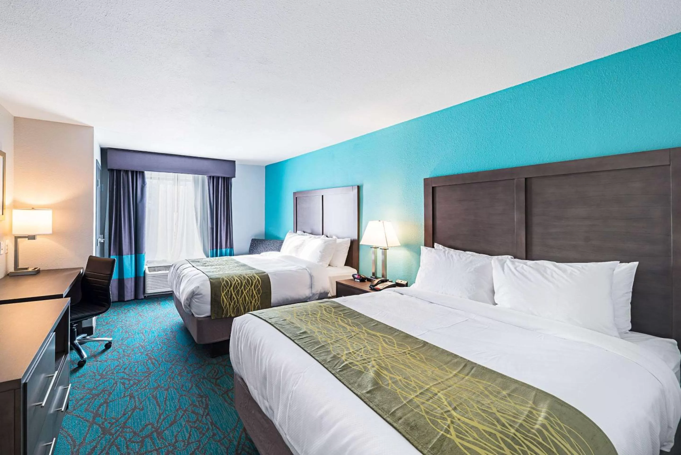 Photo of the whole room, Bed in Comfort Inn & Suites Oklahoma City near Bricktown