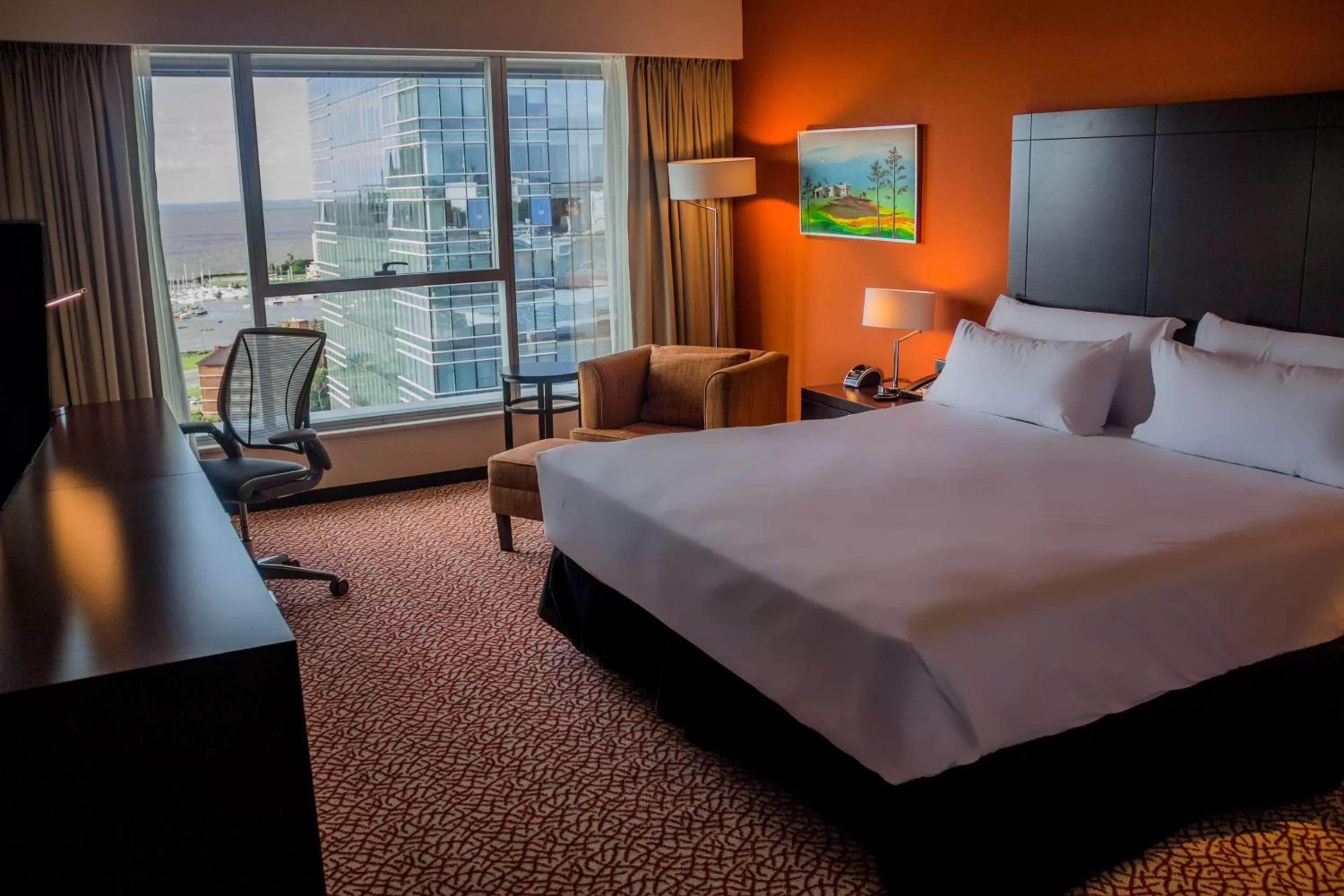 Bedroom, Bed in Hilton Garden Inn Montevideo